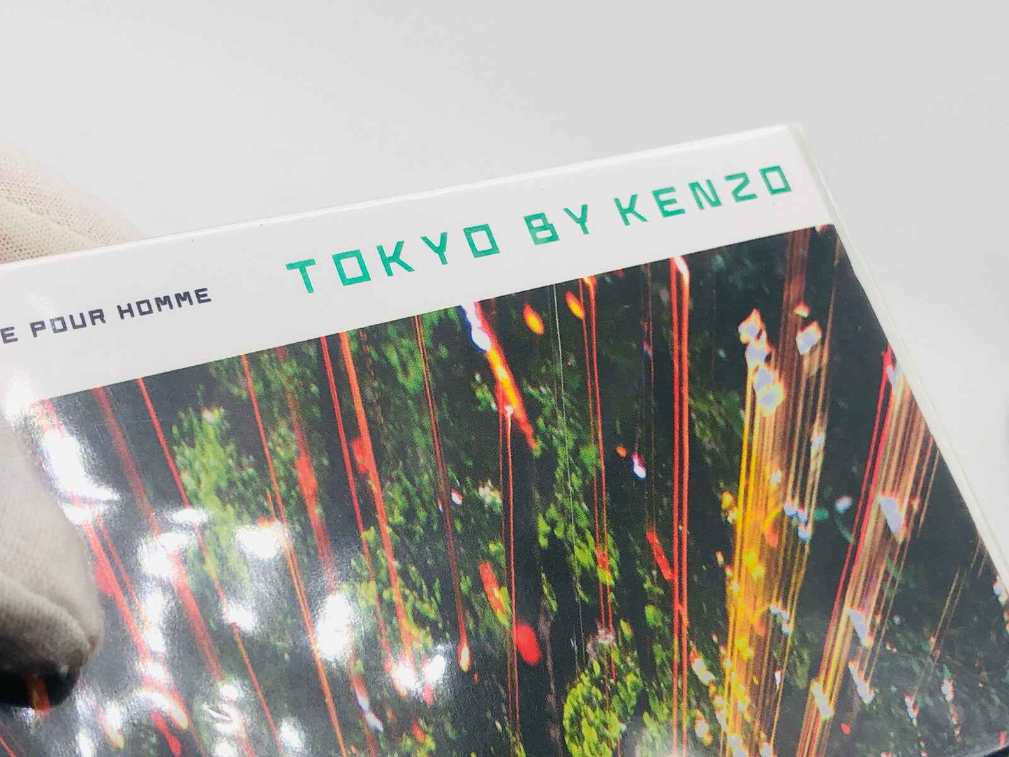 Scatola del profumo Kenzo Tokyo Vintage con design colorato e vivace per uomo