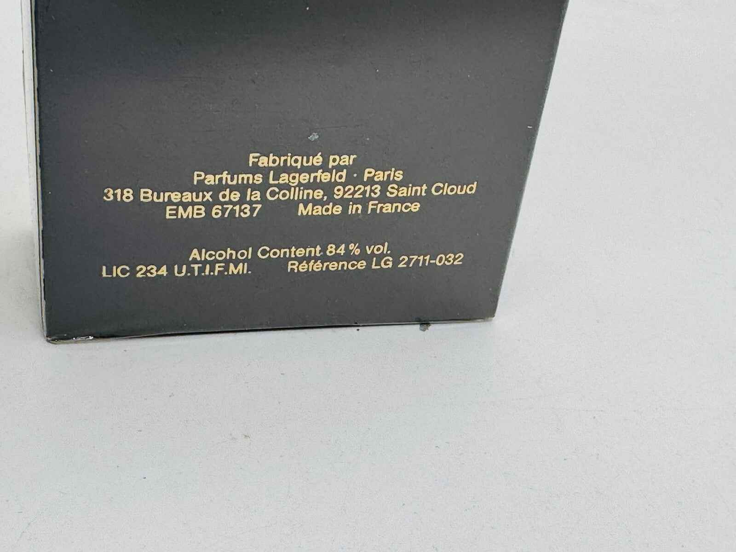 Scatola di profumo Kl Karl Lagerfeld Vintage con dettagli in oro su fondo nero