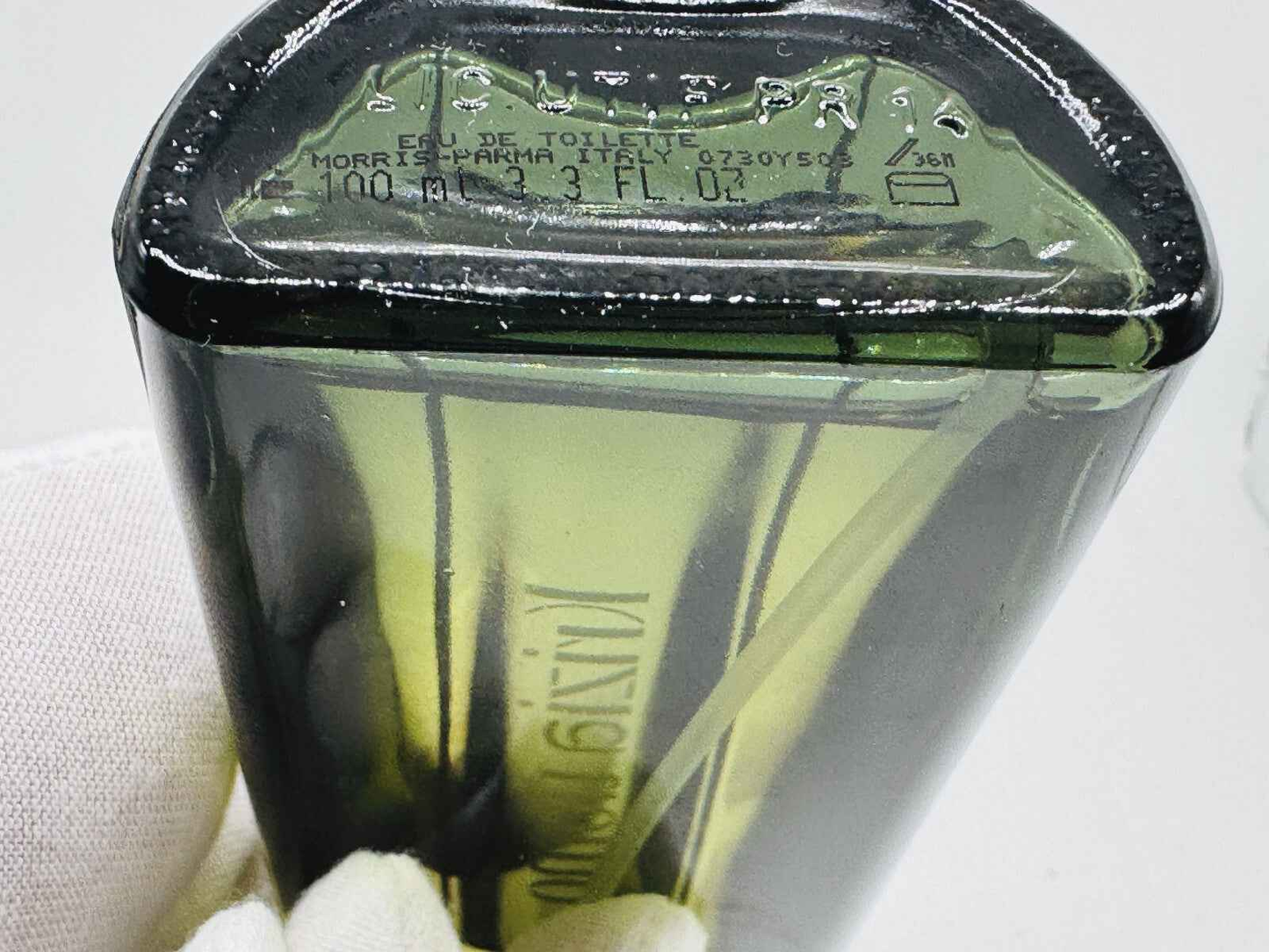 Flacone di profumo Krizia Uomo Vintage da 100 ml con design elegante e vetro scuro