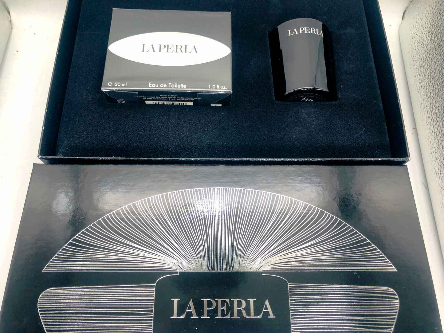 Profumo La Perla Body Silk Vintage con confezione elegante e flacone nero dal design sofisticato
