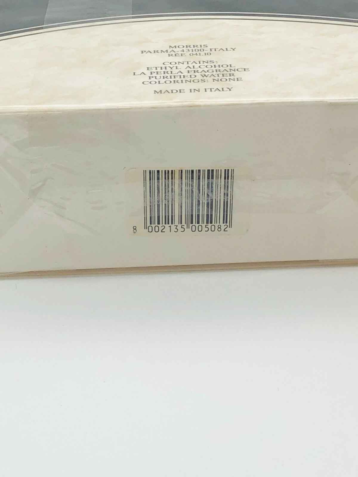 Confezione del profumo La Perla Vintage con indicazioni di contenuto e codice a barre sulla parte posteriore
