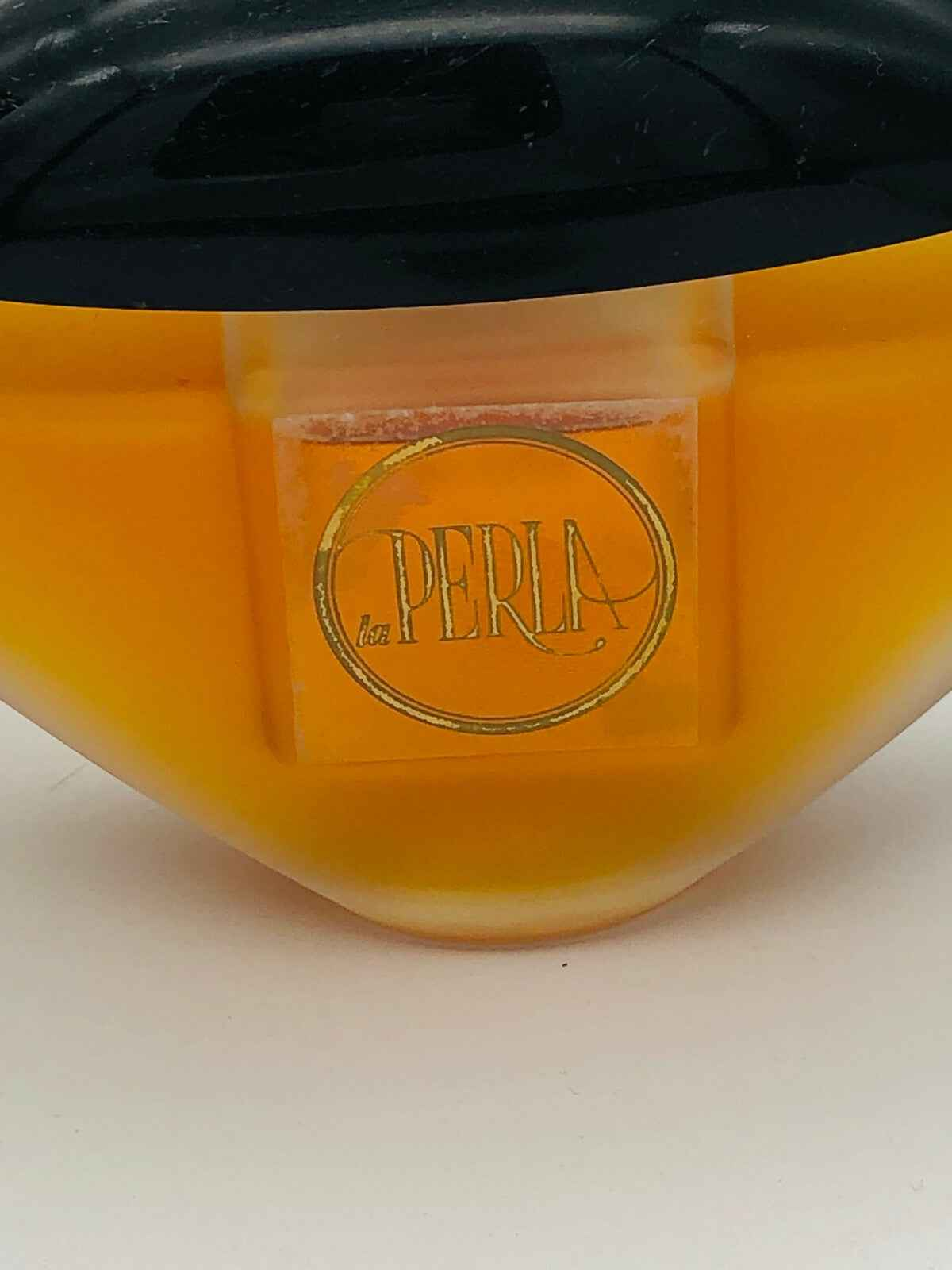 Flacone di profumo La Perla Vintage con design elegante e tonalità dorata