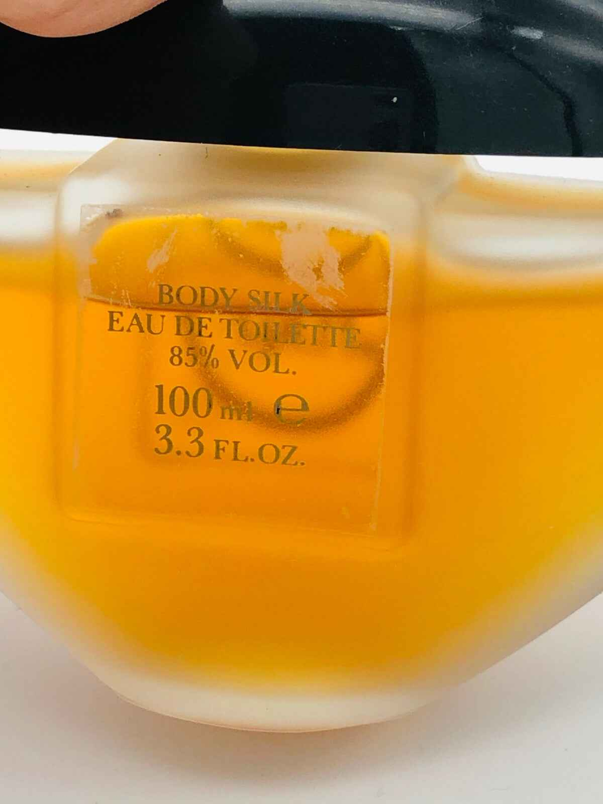 Flacone di Profumo La Perla Vintage da 100 ml con design elegante e tonalità dorata