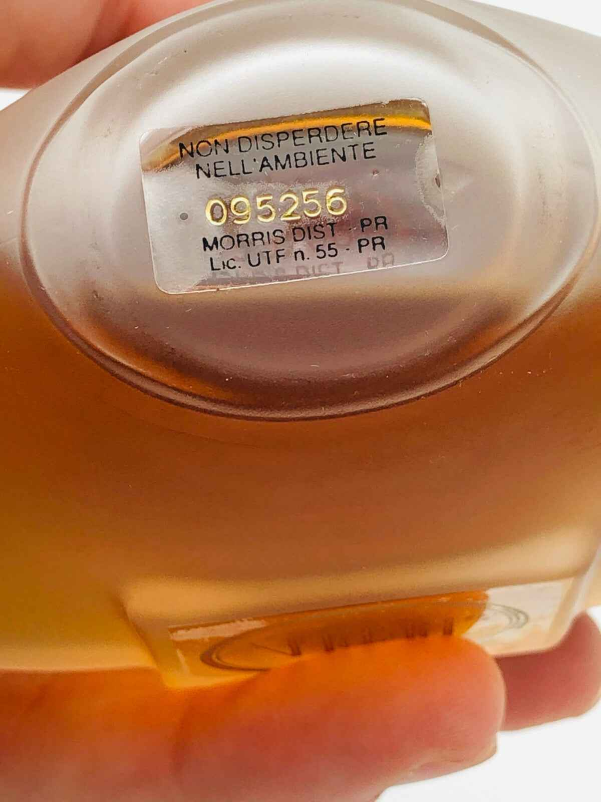Bottiglia di profumo La Perla Vintage con etichetta sul fondo, aroma sofisticato e seducente
