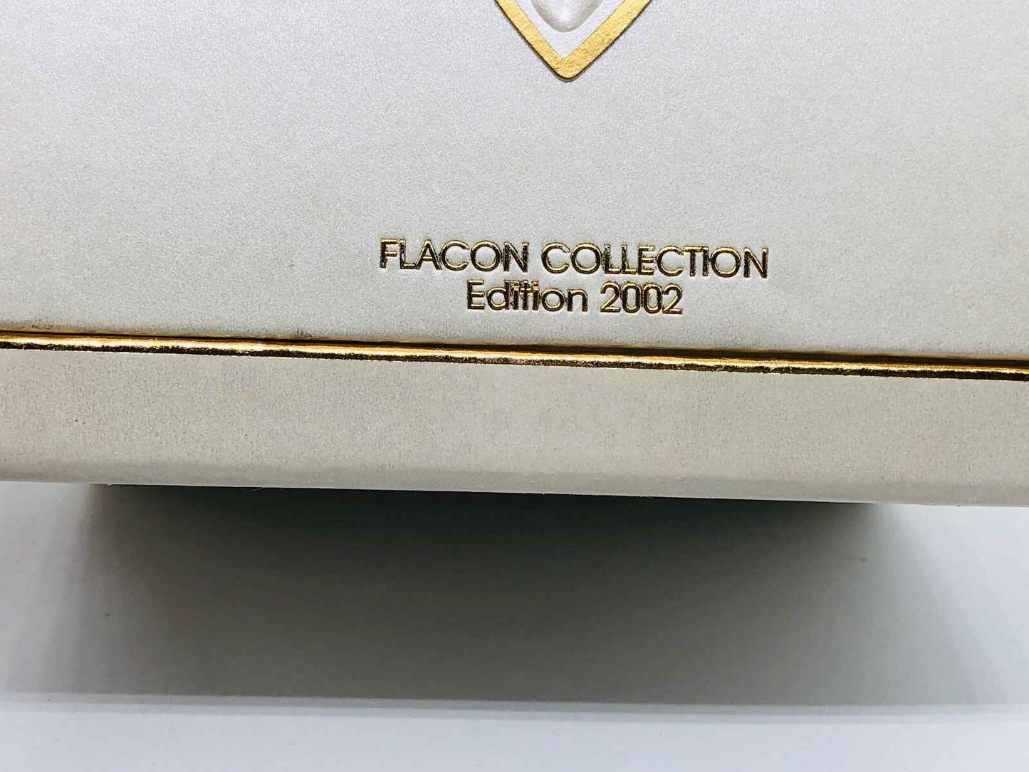 Scatola della collezione Flacon Edition 2002 di Lalique Les Elfes con dettagli eleganti