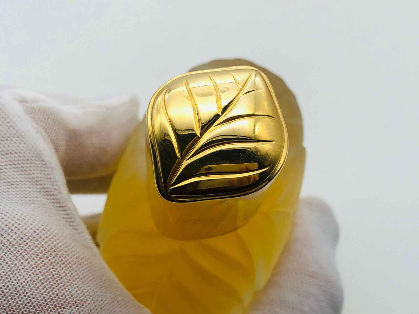 Flacone di profumo Lancetti Elle Vintage con tappo dorato decorato a foglia e design elegante