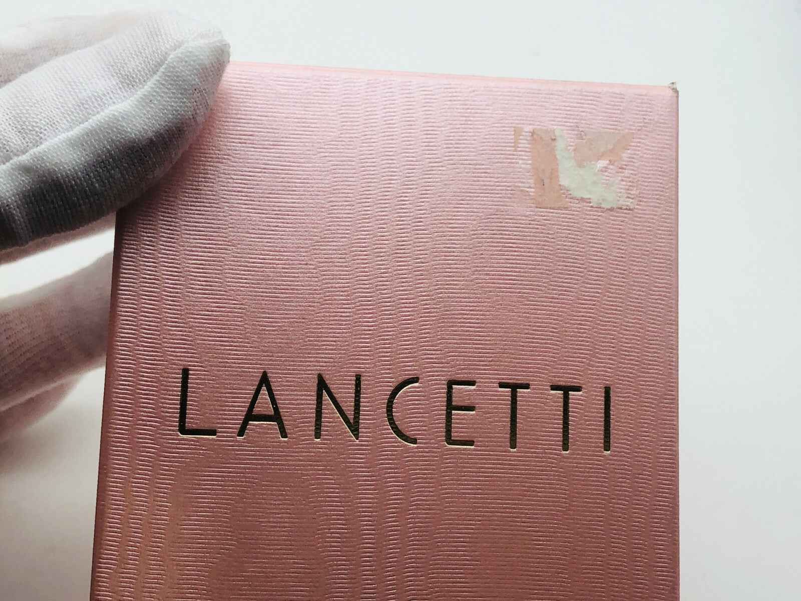 Scatola del Profumo Lancetti Elle Vintage con texture rosa e logo in oro