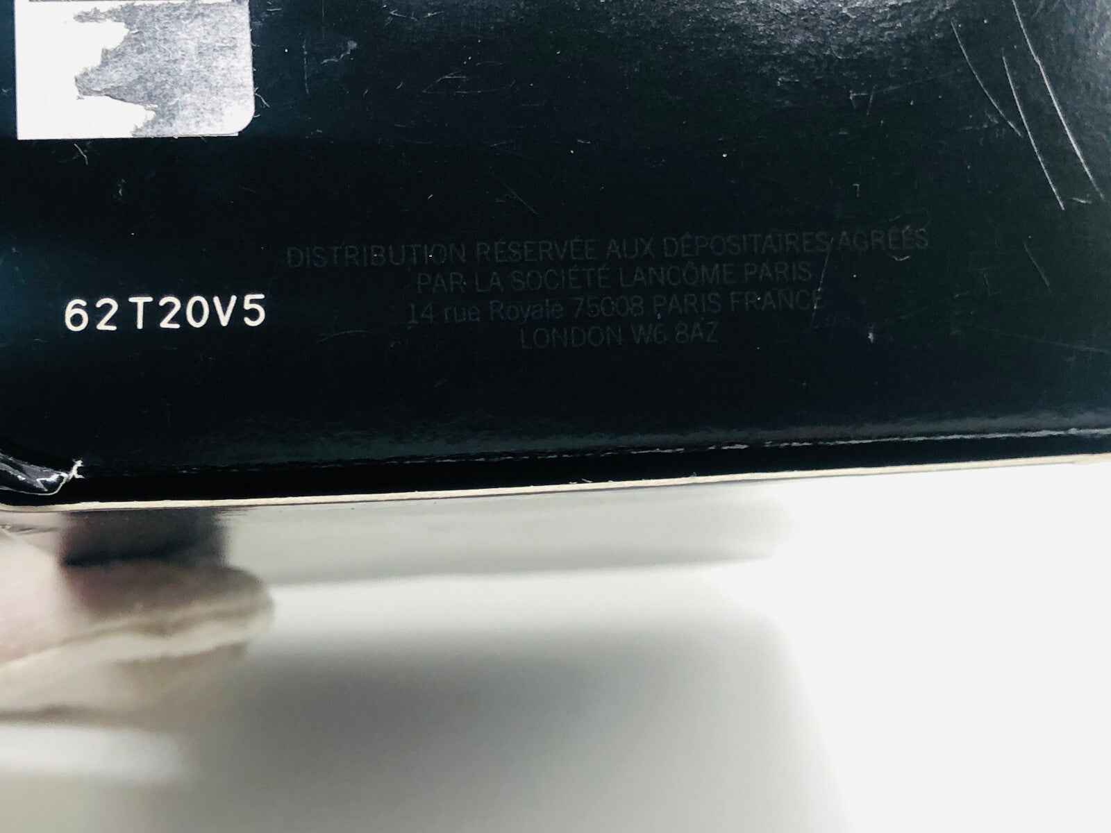 Scatola del profumo Hypnose Homme di Lancôme con dettagli di distribuzione stampati sul retro
