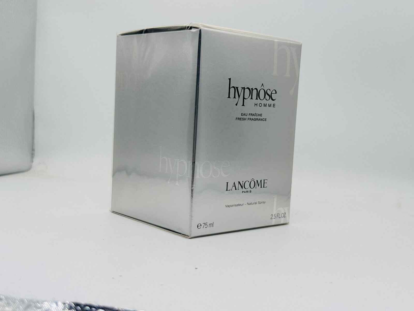 Scatola di profumo Lancome Hypnose Homme da 75ml con design elegante e riflessi argentati