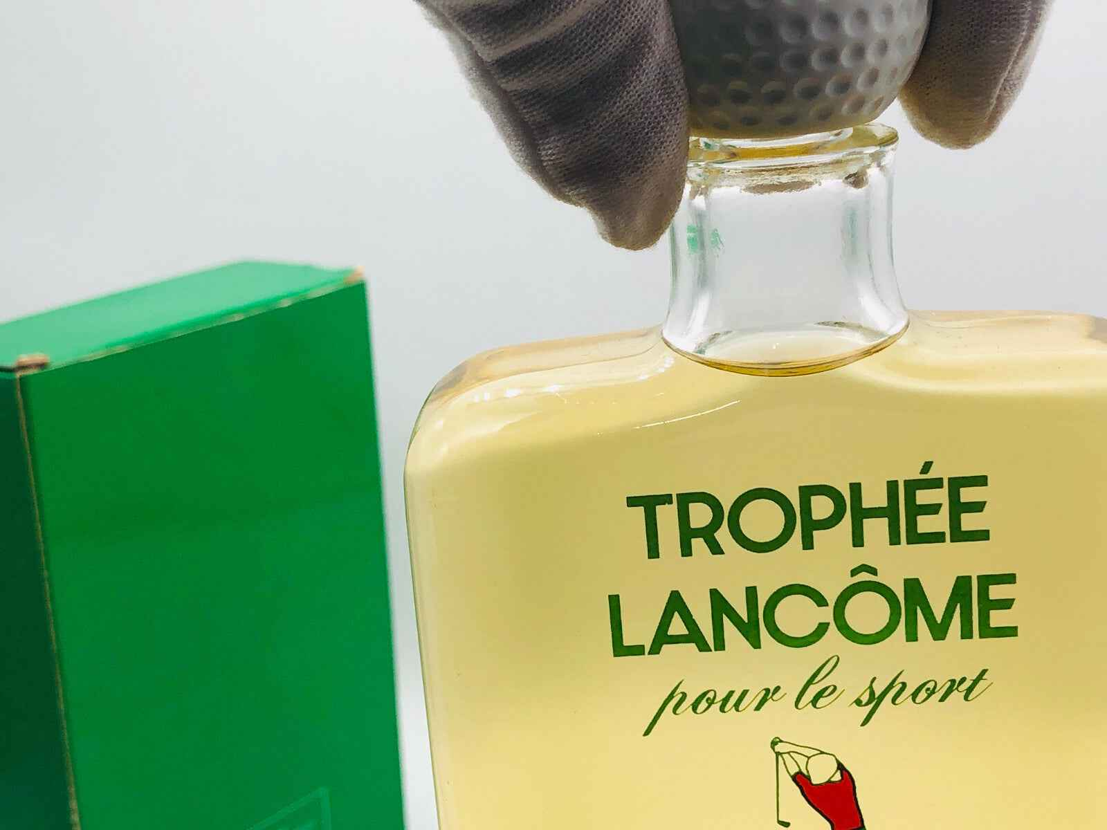 Bottiglia di profumo Trophée Lancôme Vintage con tappo a forma di palla da golf per lo sport