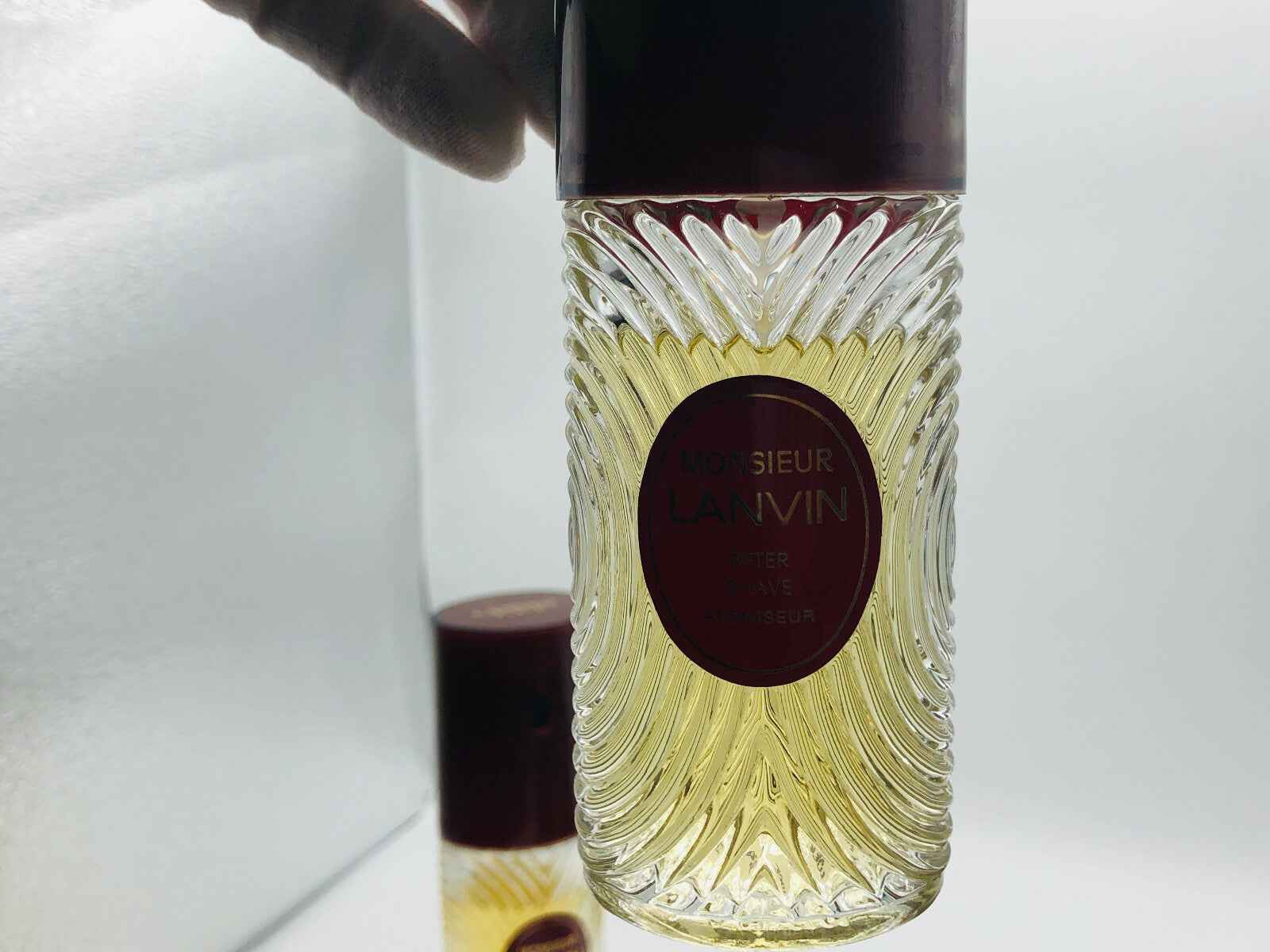 Flacone di profumo Monsieur Lanvin Vintage con design elegante e tonalità dorate