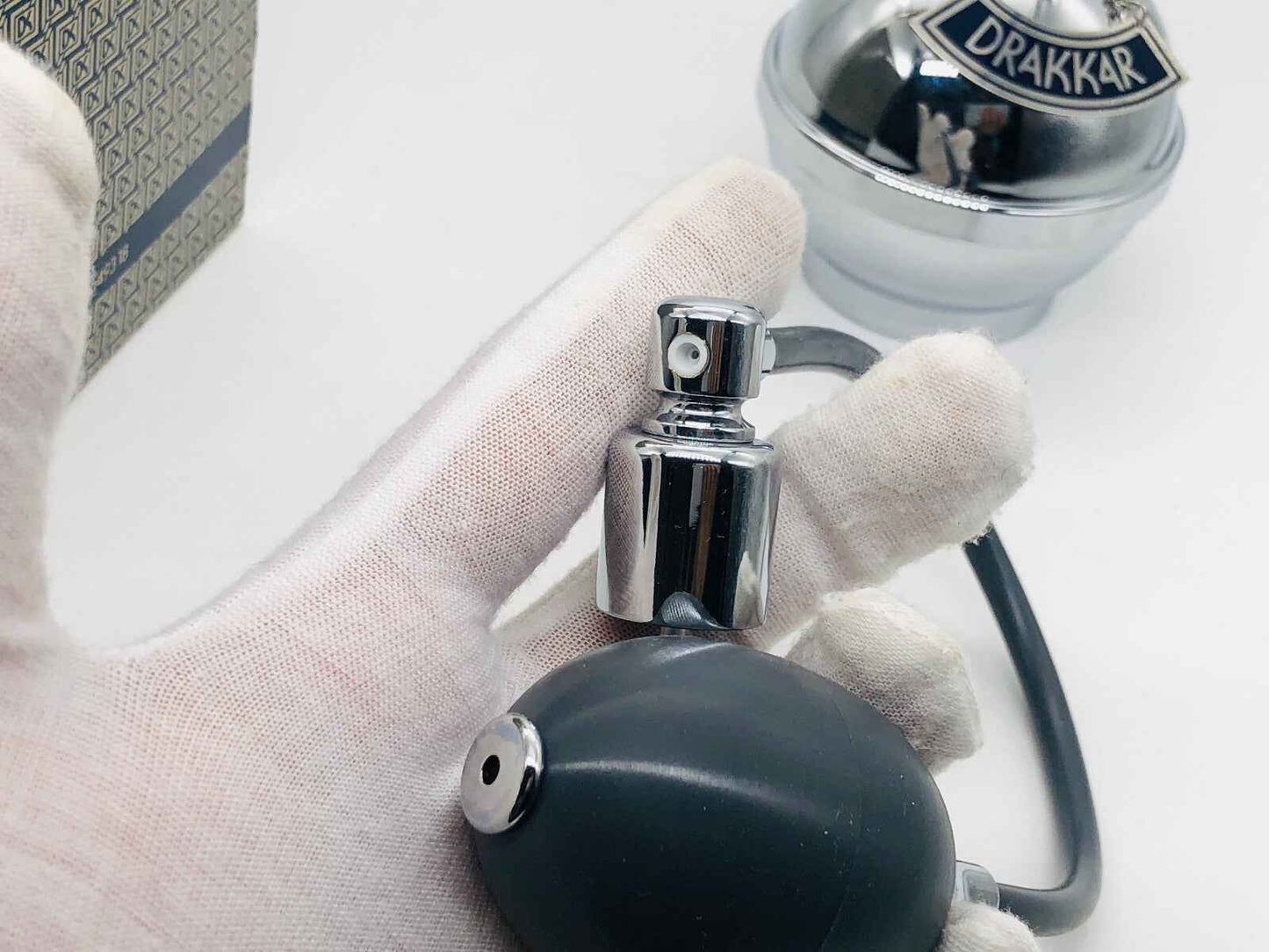 Profumo Laroche Drakkar Barbier Edition in flacone con design elegante e spray di alta qualità