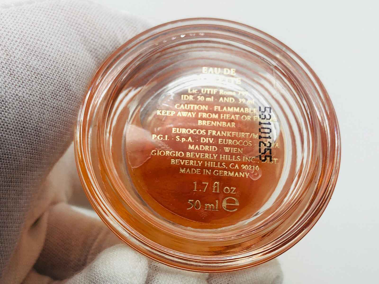 Flacone di profumo Laura Biagiotti Roma Vintage da 50 ml con etichetta e design elegante