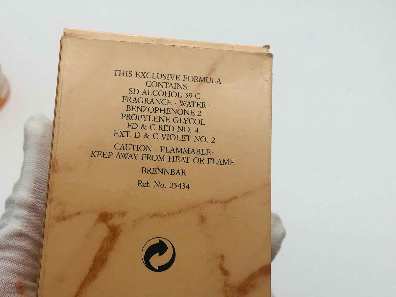 Flacone di profumo Laura Biagiotti Roma Vintage con dettagli ingredienti sul retro.