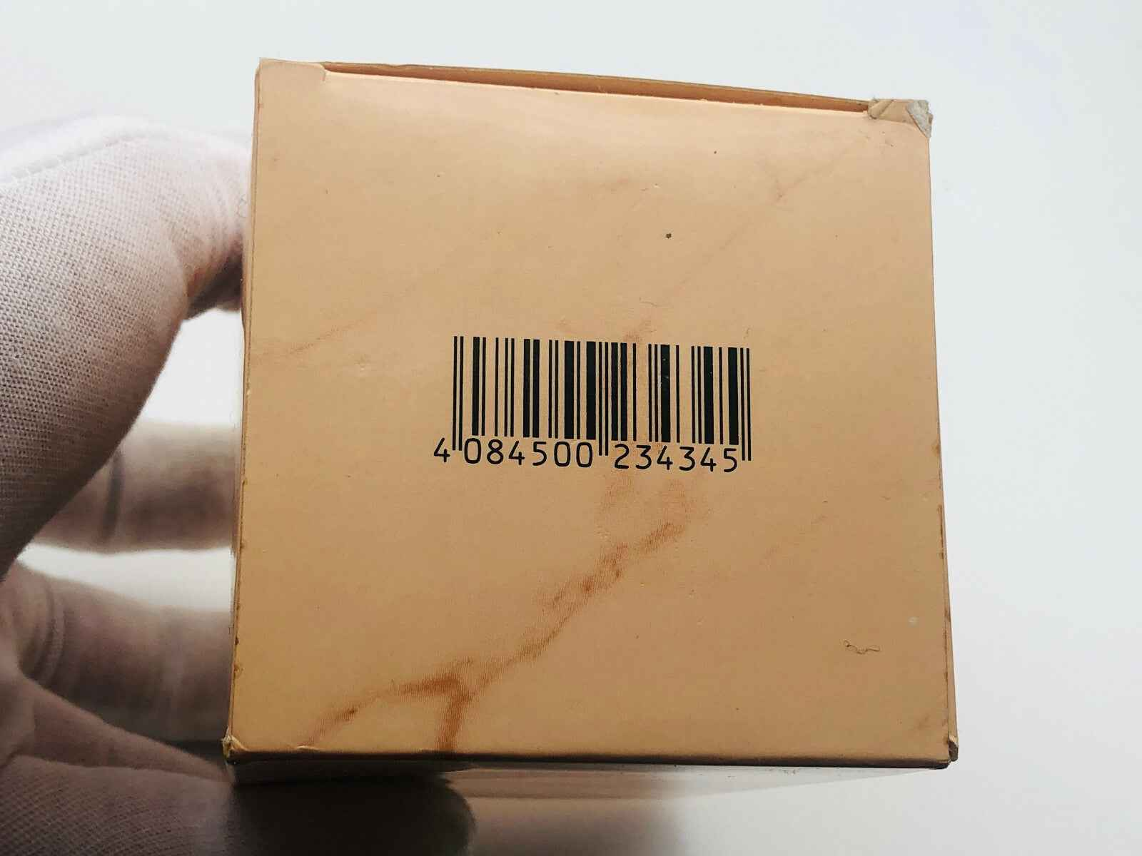 Scatola del profumo Laura Biagiotti Roma Vintage con codice a barre visibile sul lato