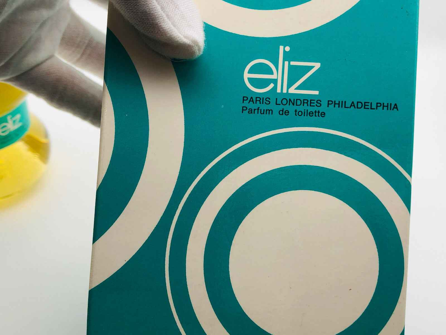 Scatola di profumo eliz Borsari Vintage con design retrò e colori vivaci per collezionisti