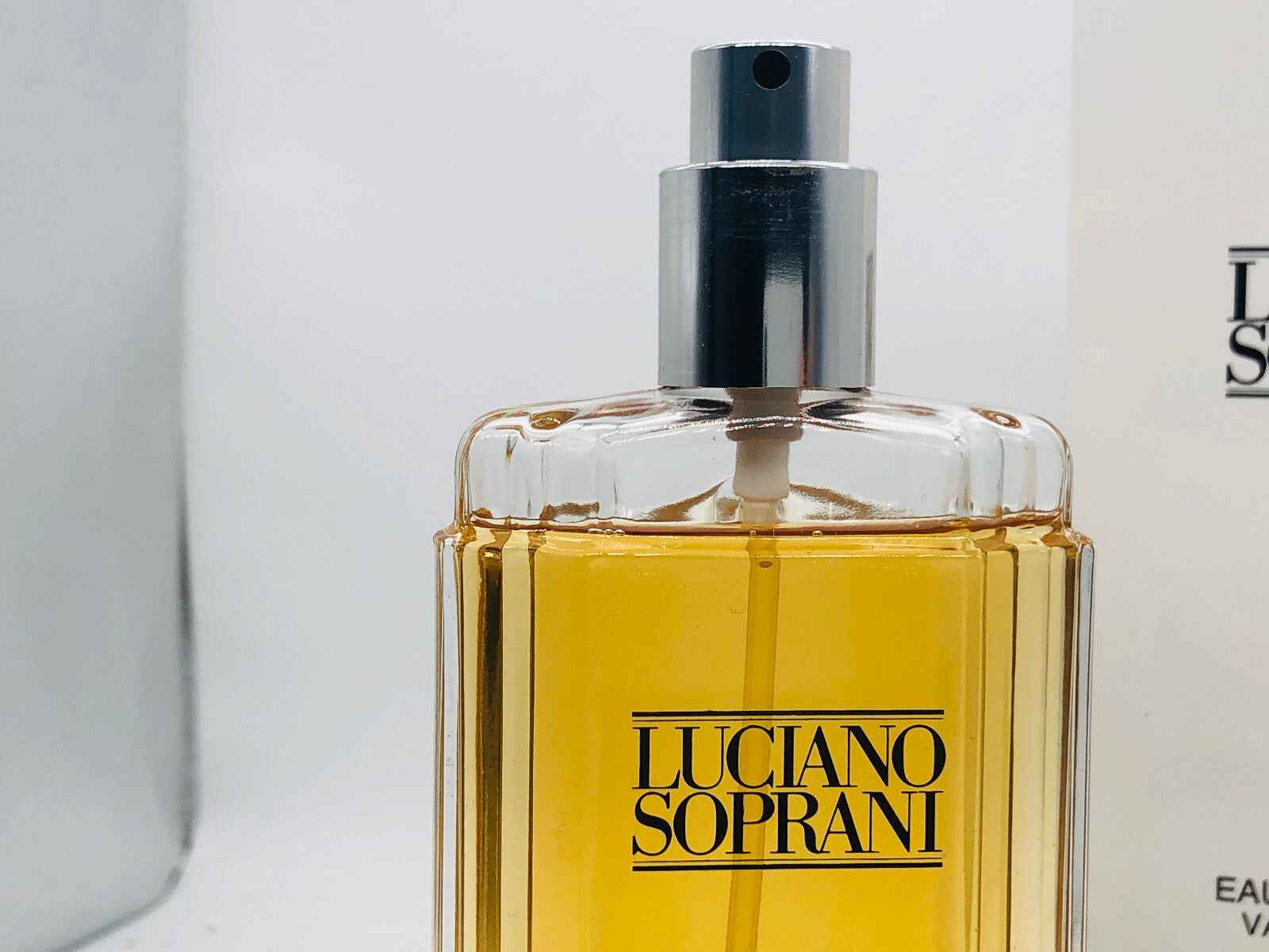Profumo Luciano Soprani Donna Vintage in bottiglia elegante con spray per un aroma classico e raffinato