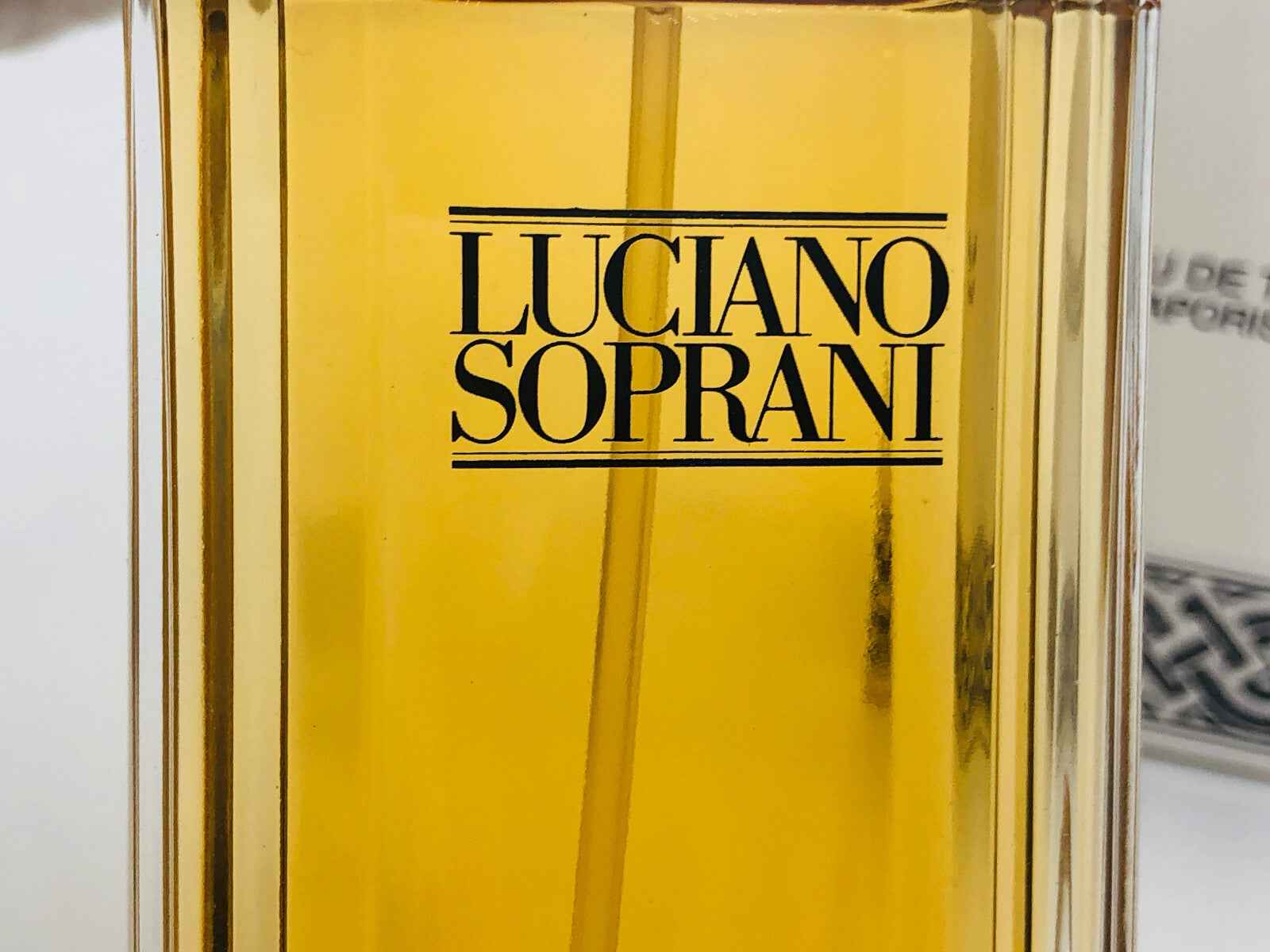 Flacone di profumo Luciano Soprani Donna Vintage con un design elegante e raffinato