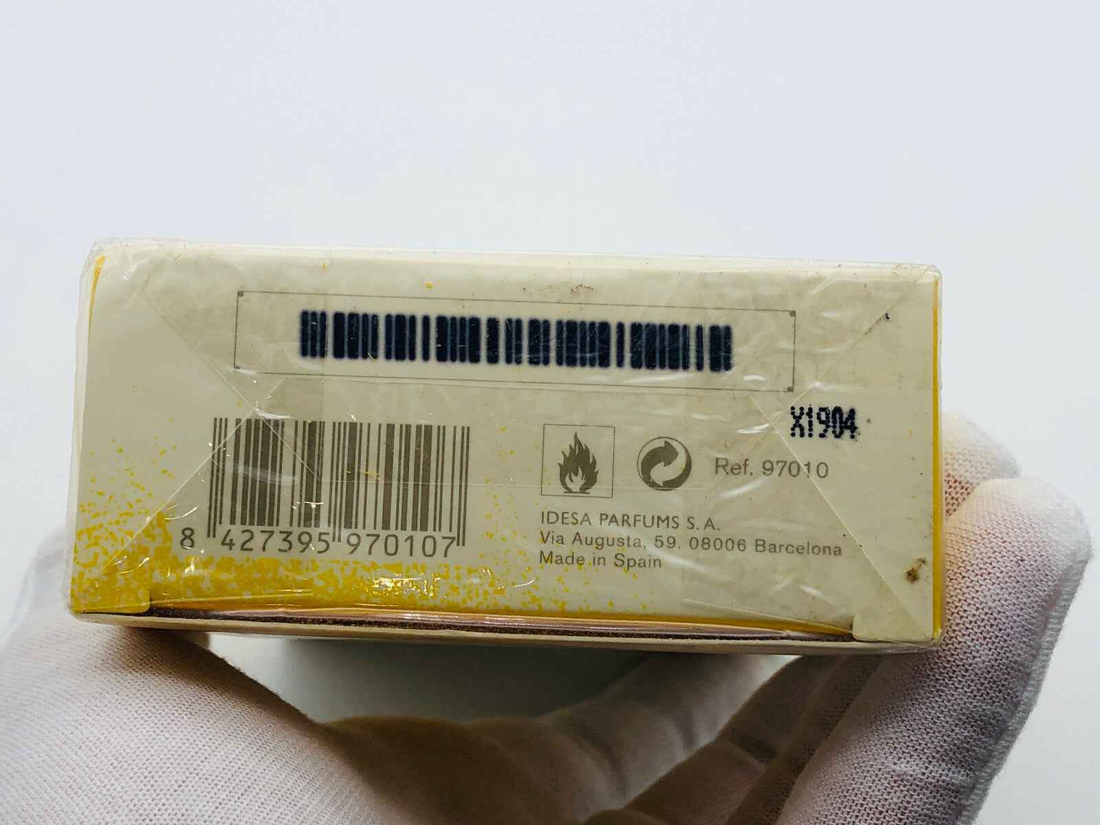 Confezione del profumo Mandarina Duck con etichetta e codici a barre visibili