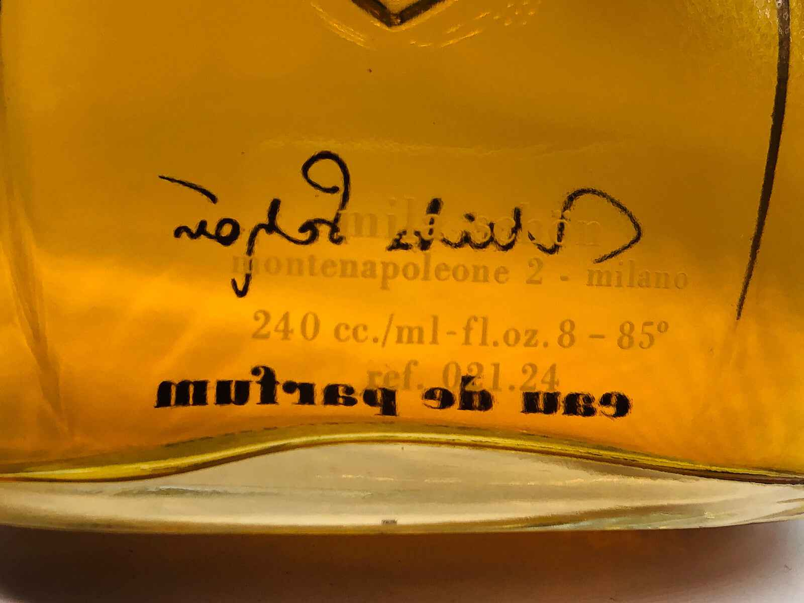 Profumo Mila Schon Vintage in flacone elegante con dettagli raffinati e tonalità dorate