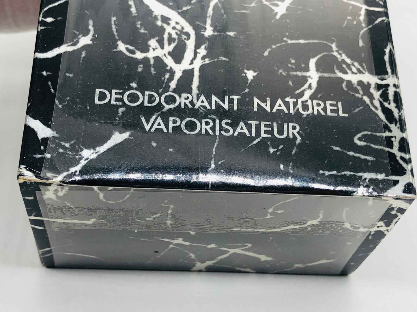 Scatola del deodorante naturale Mila Schon Uomo Vintage con design in marmo bianco e nero