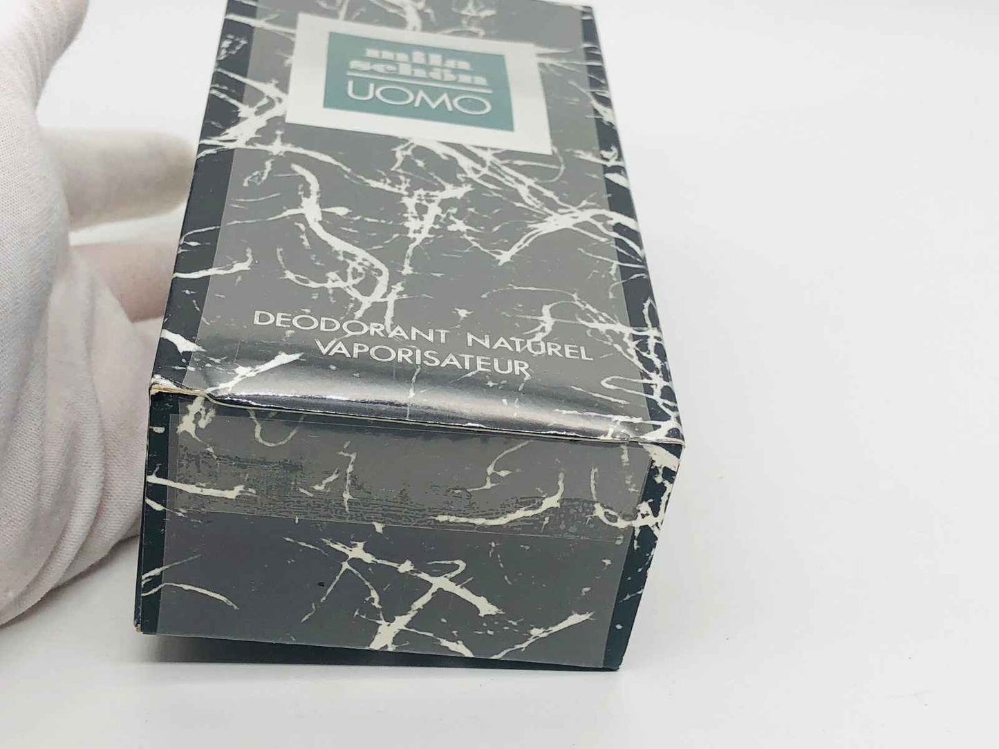 Scatola del deodorante naturale Mila Schon Uomo Vintage con design elegante e raffinato