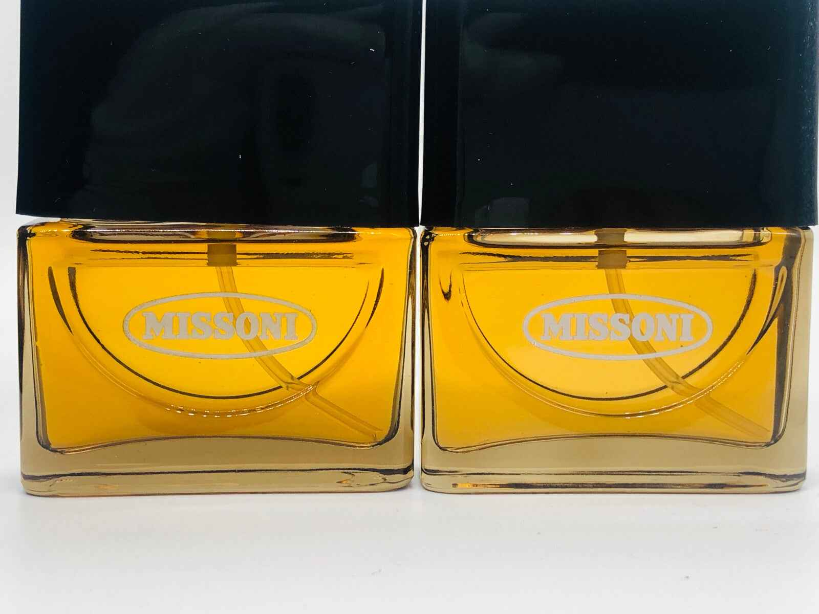 Profumo Missoni Uomo Vintage in due eleganti flaconi con cap di colore nero