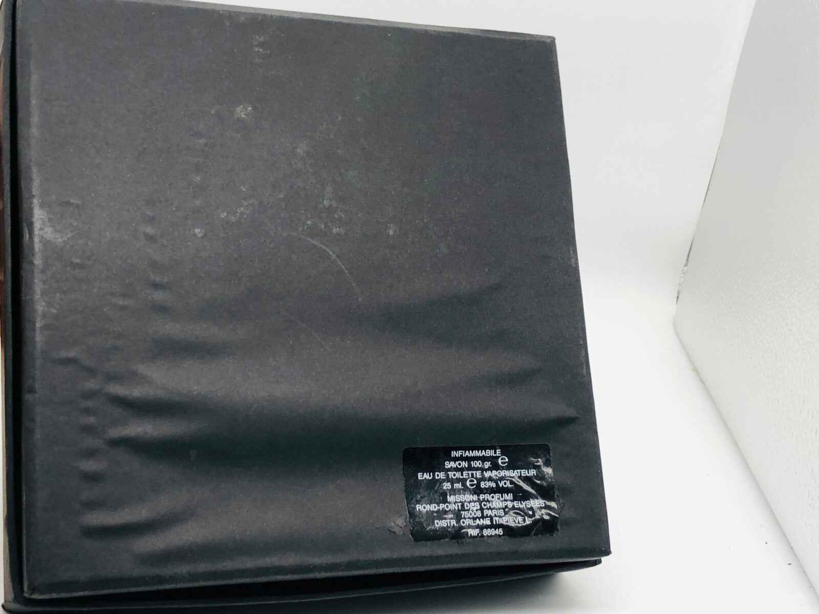 Scatola di Profumo Missoni Uomo Vintage con etichetta elegante e design sofisticato