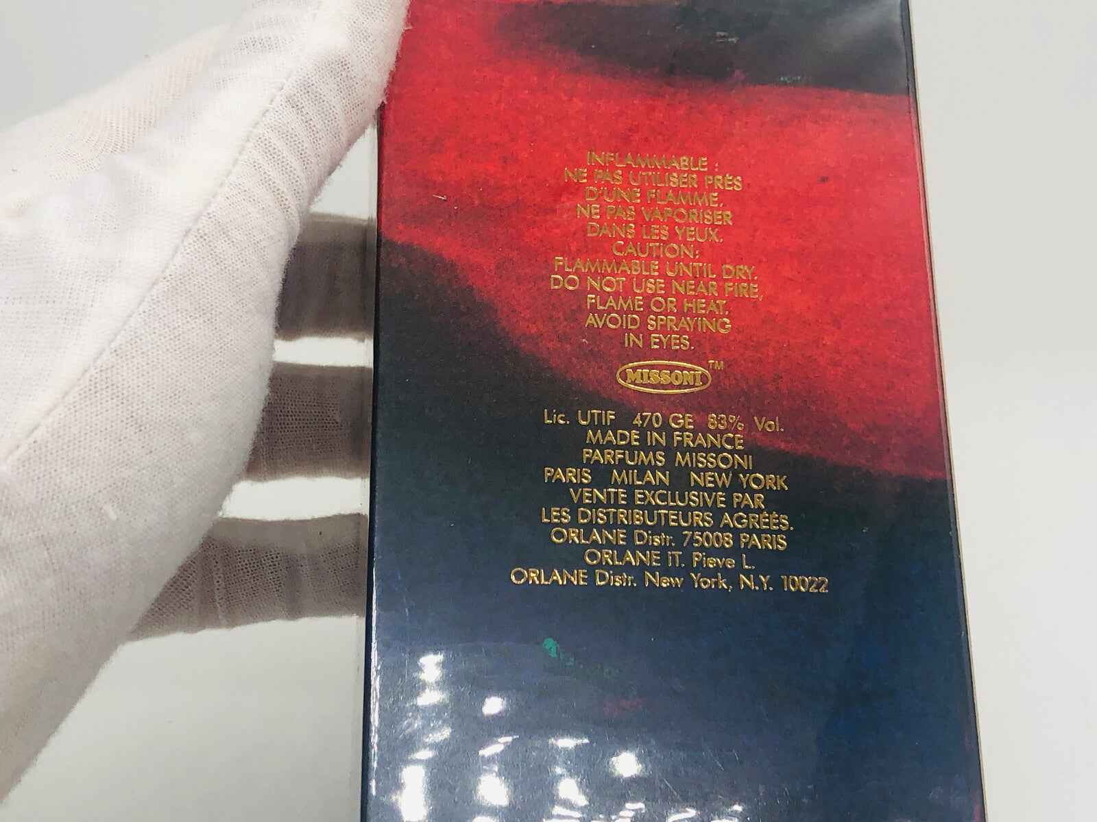 Scatola del profumo Molto Missoni Vintage in elegante design con dettagli dorati e istruzioni di sicurezza