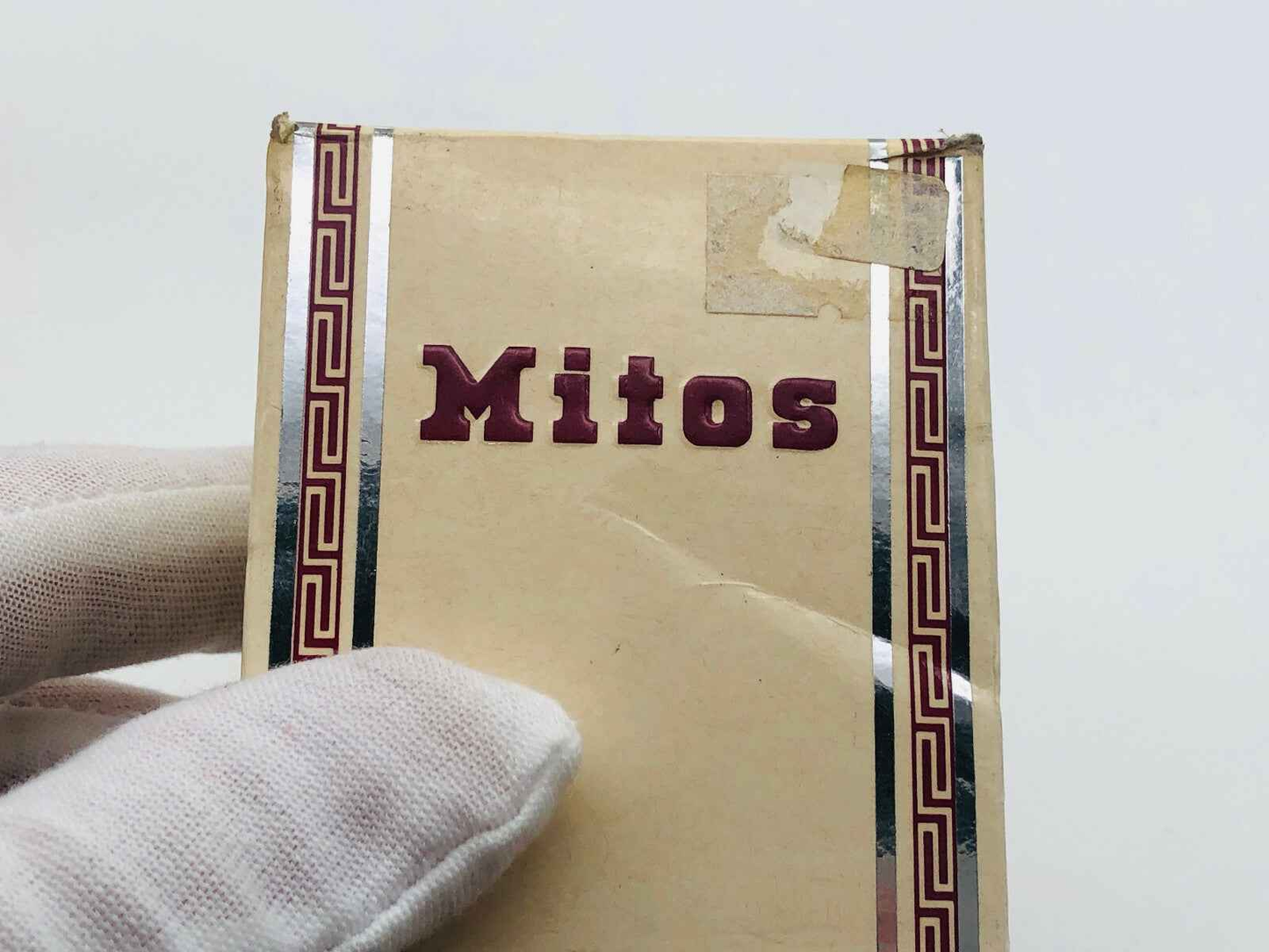 Scatola vintage Mitos Napoleon con decorazioni eleganti e design classico