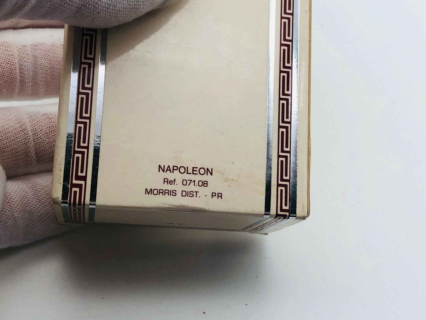 Scatola Mitos Napoleon Vintage con rifiniture eleganti e dettagli in oro.