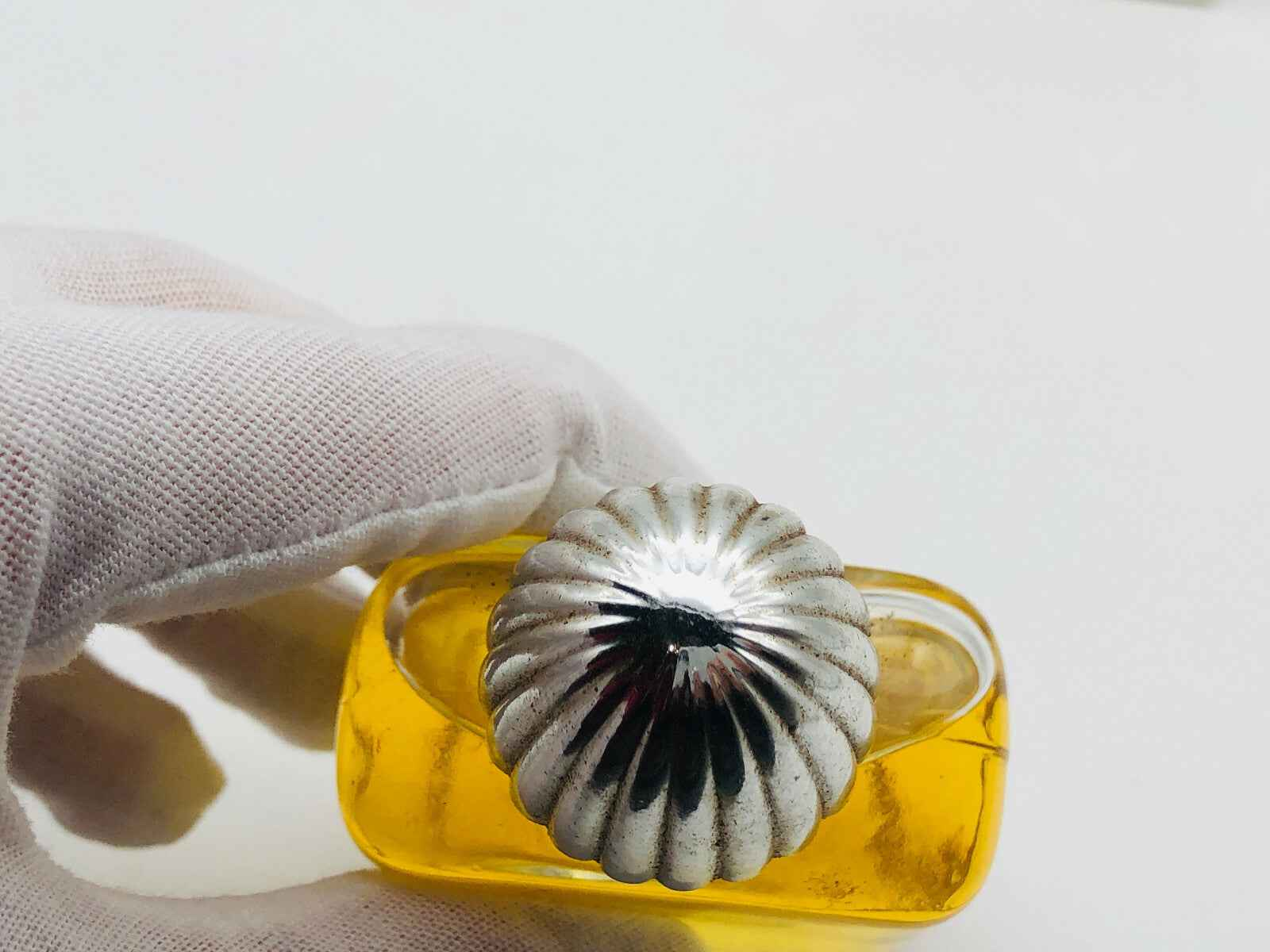 Flacone di profumo Monsieur De Rauch Vintage con tappo argentato a forma di conchiglia