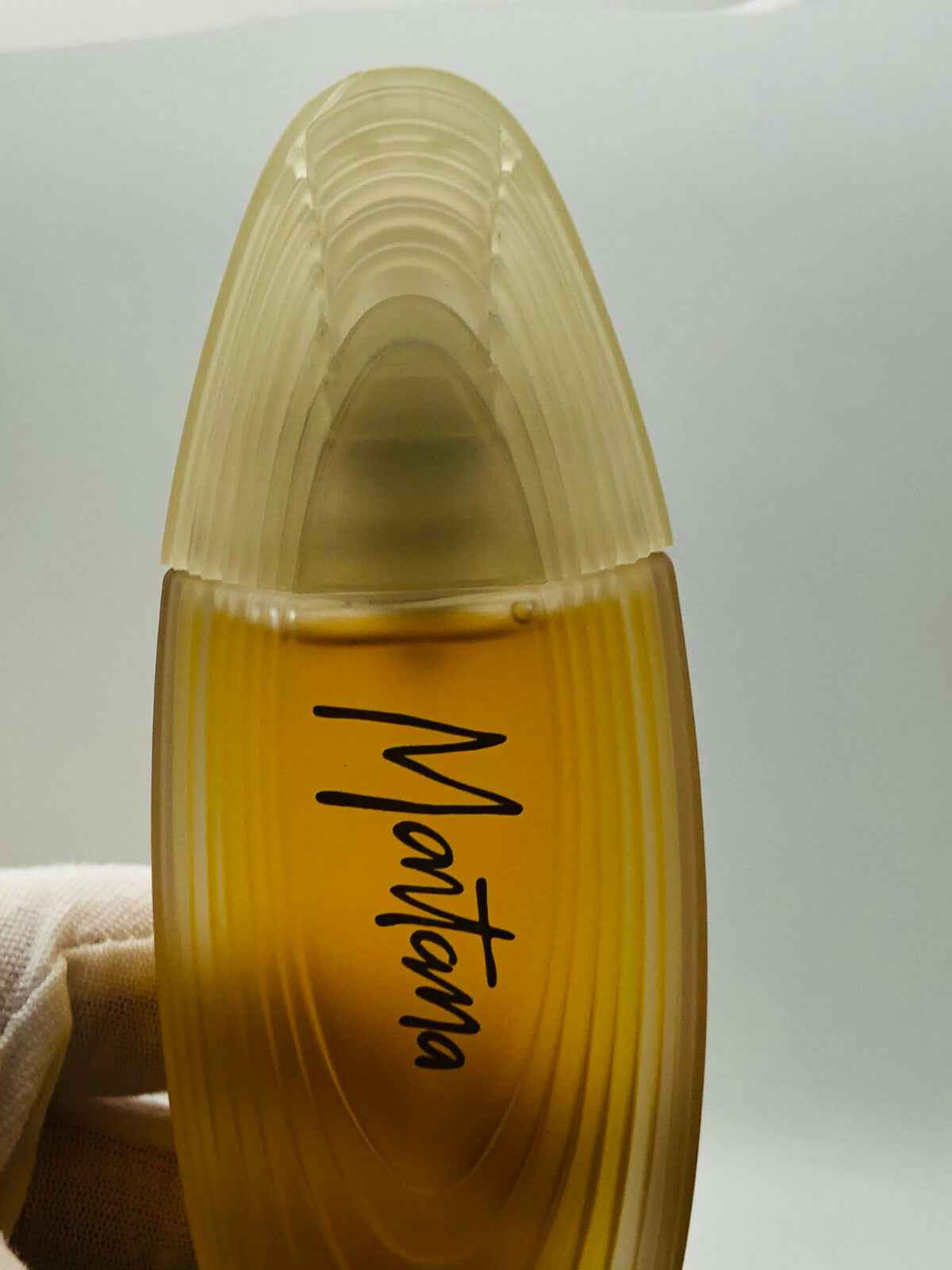 Flacone di Montana Parfum D'Elle con design elegante e fragranza avvolgente