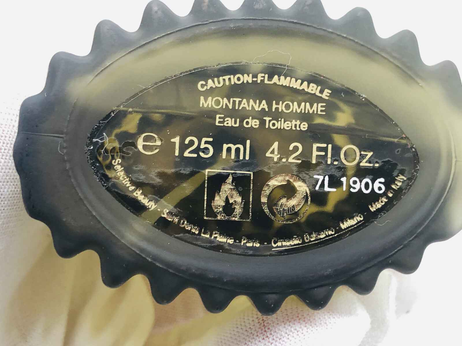 Flacone di Montana Parfum D'Homme da 125 ml con etichetta nera e design elegante