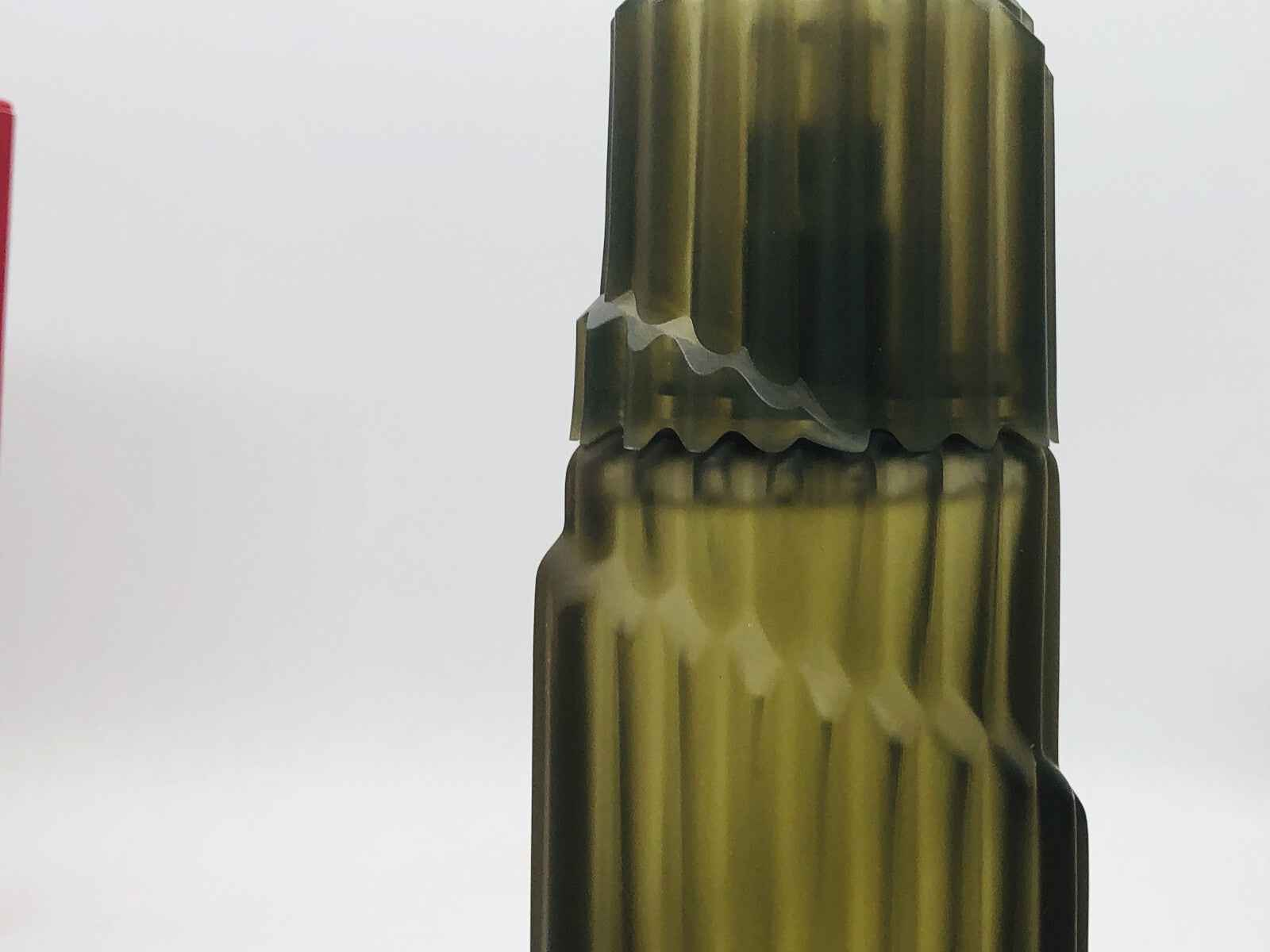 Flacone di Montana Parfum D'Homme con design elegante e colori sofisticati