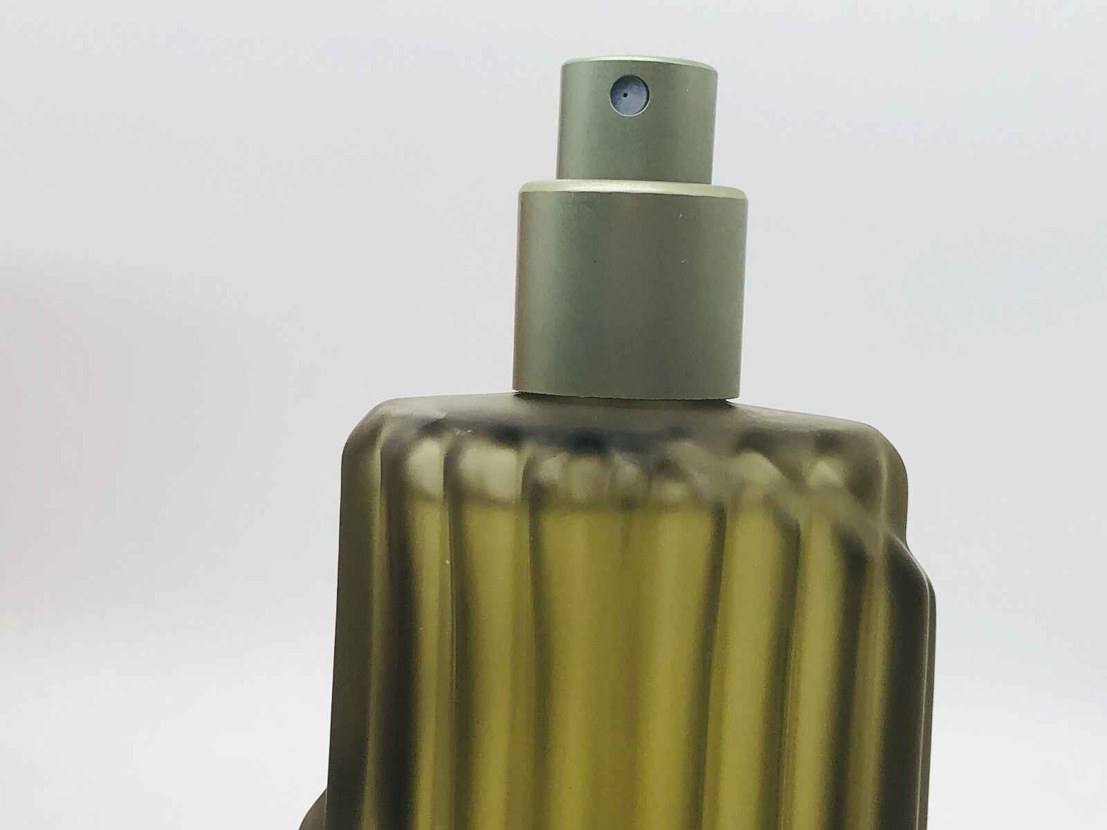 Flacone di Montana Parfum D'Homme con design elegante e nebulizzatore per un profumo distintivo