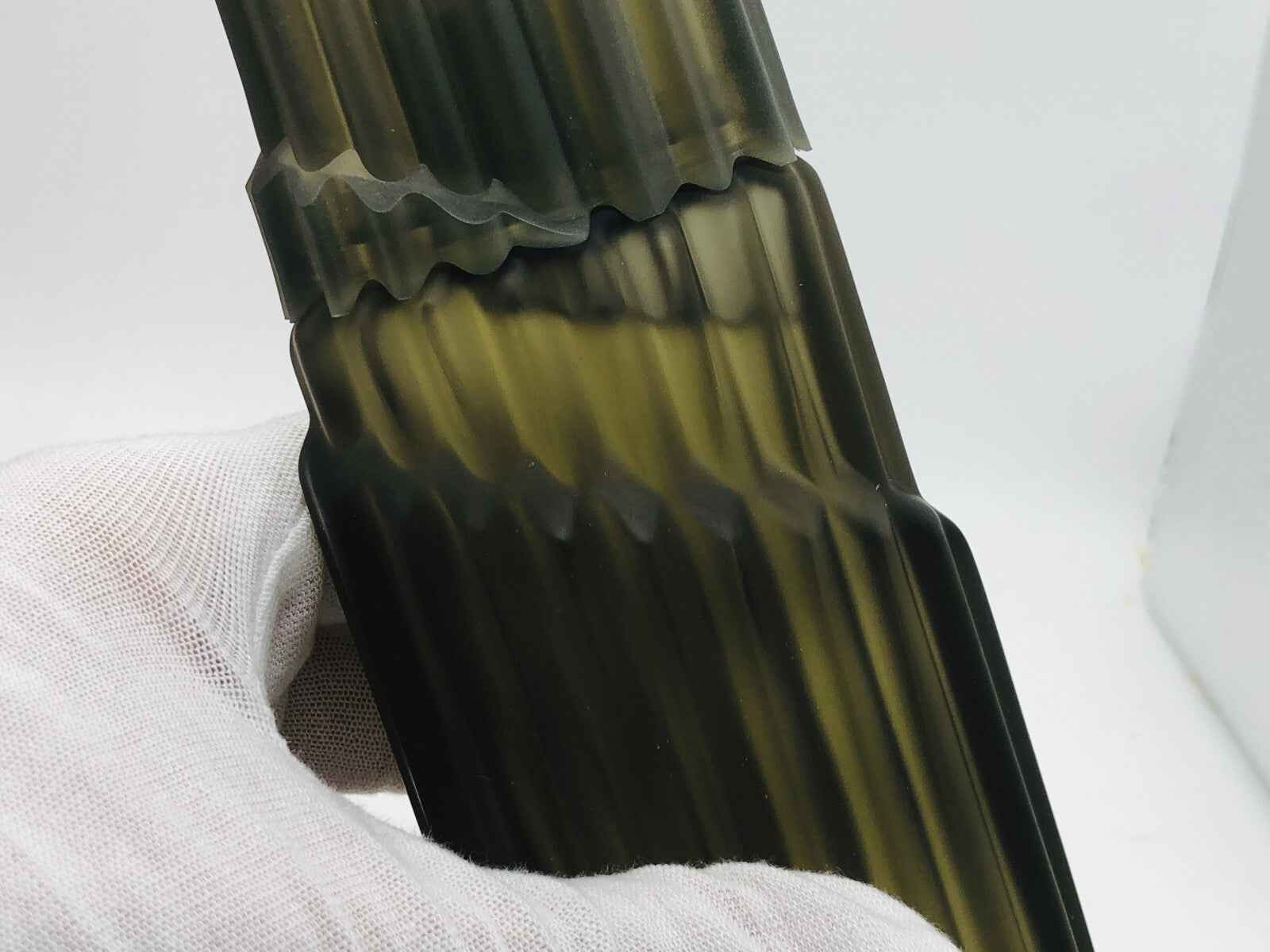 Montana Parfum D'Homme profumo elegante in flacone scultoreo con dettagli raffinati