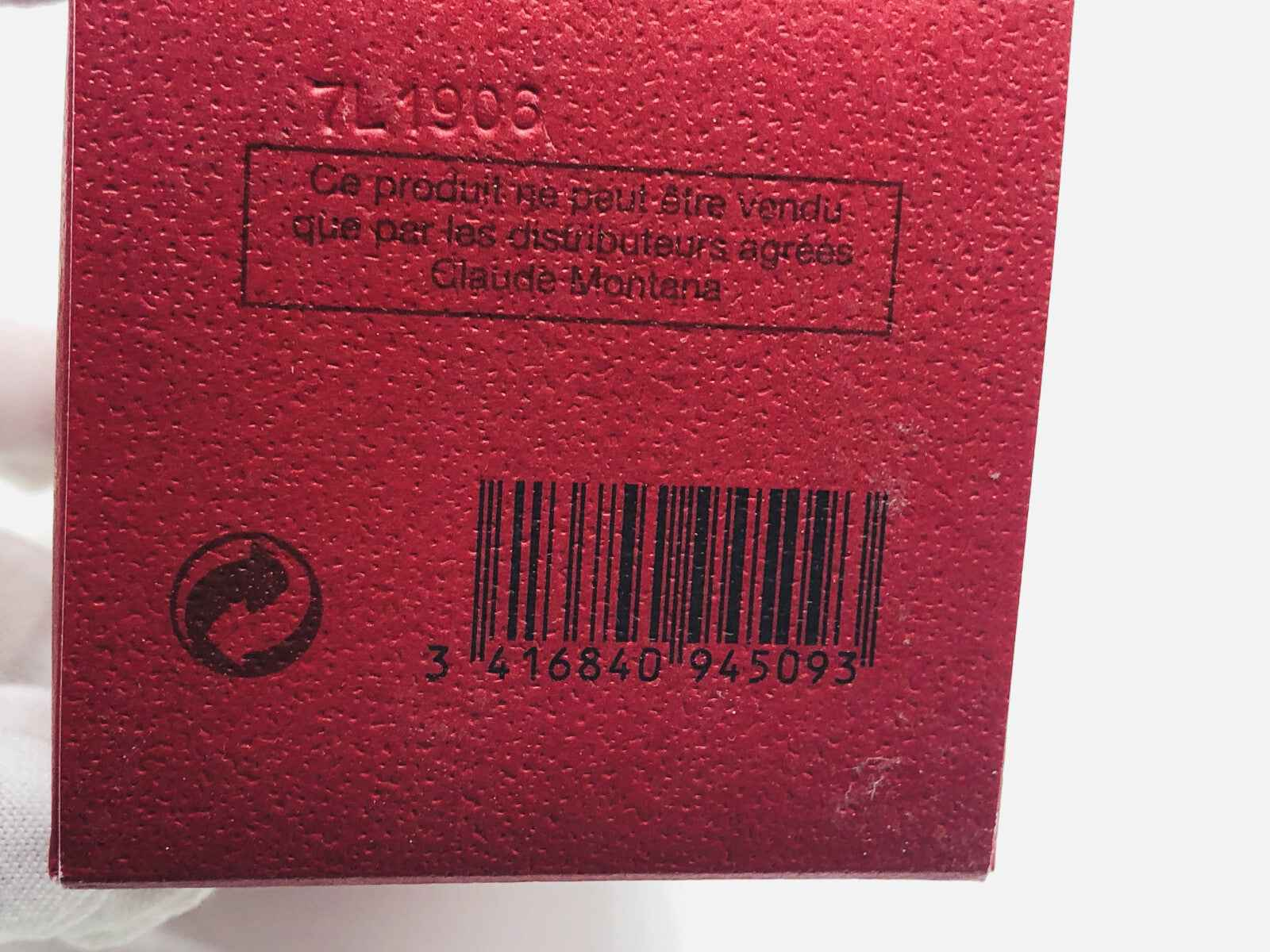 Scatola rossa di Montana Parfum D'Homme con codice a barre e dettagli del prodotto