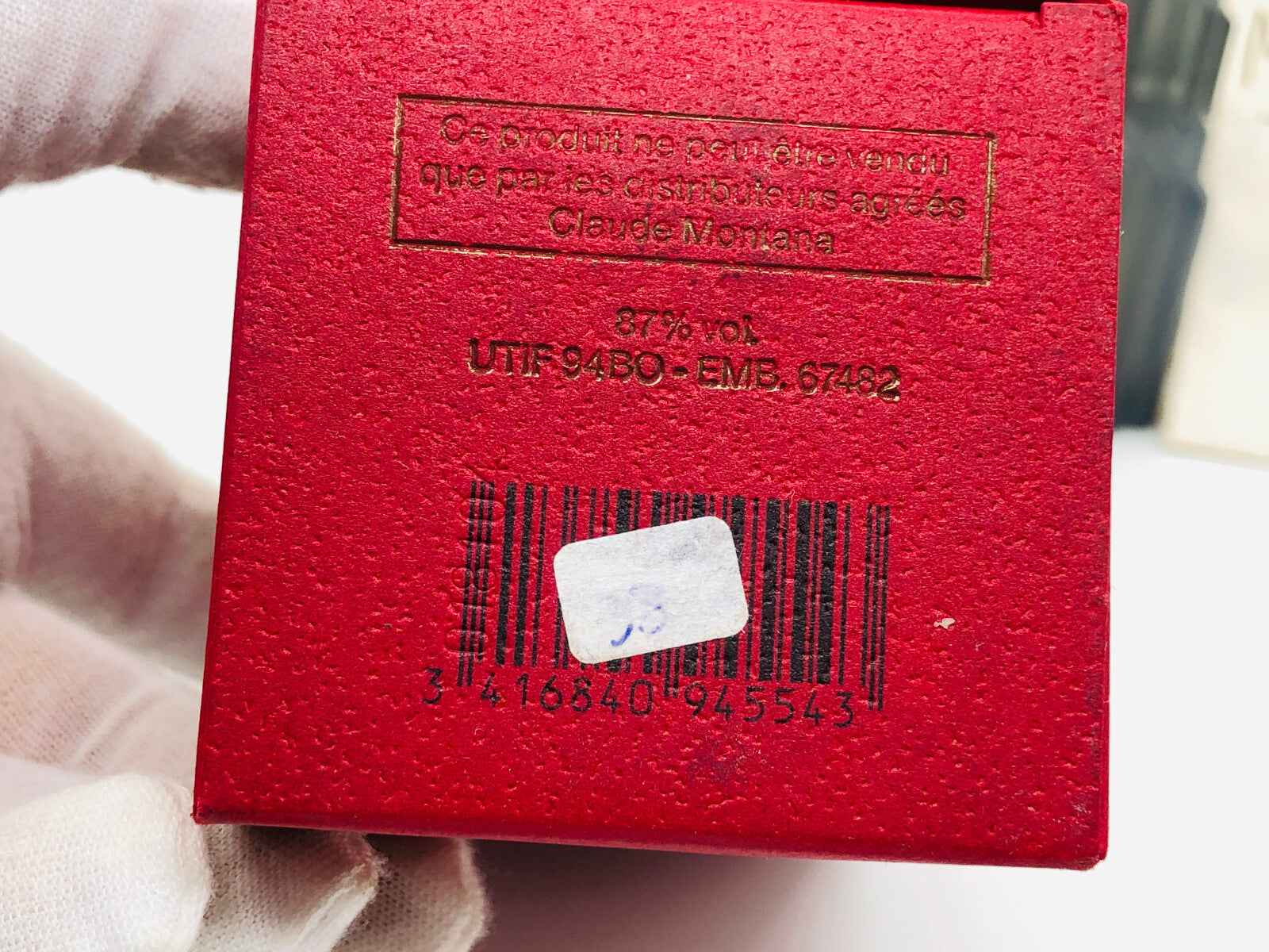 Dettaglio della confezione del profumo vintage MONTANA con codice a barre e informazioni sul prodotto