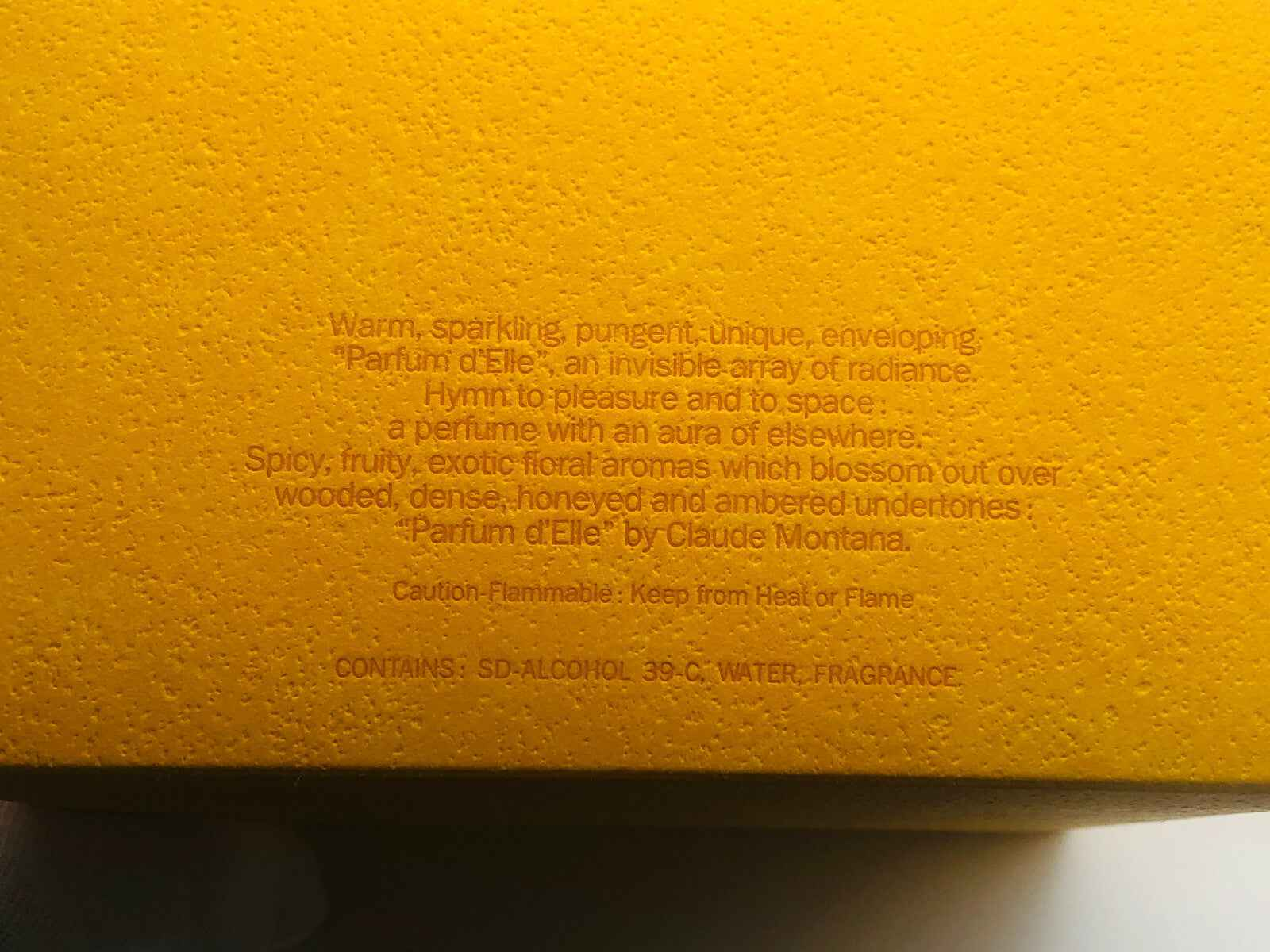 Scatola del profumo Vintage Montana con descrizione di Parfum dElle e note aromatiche uniche