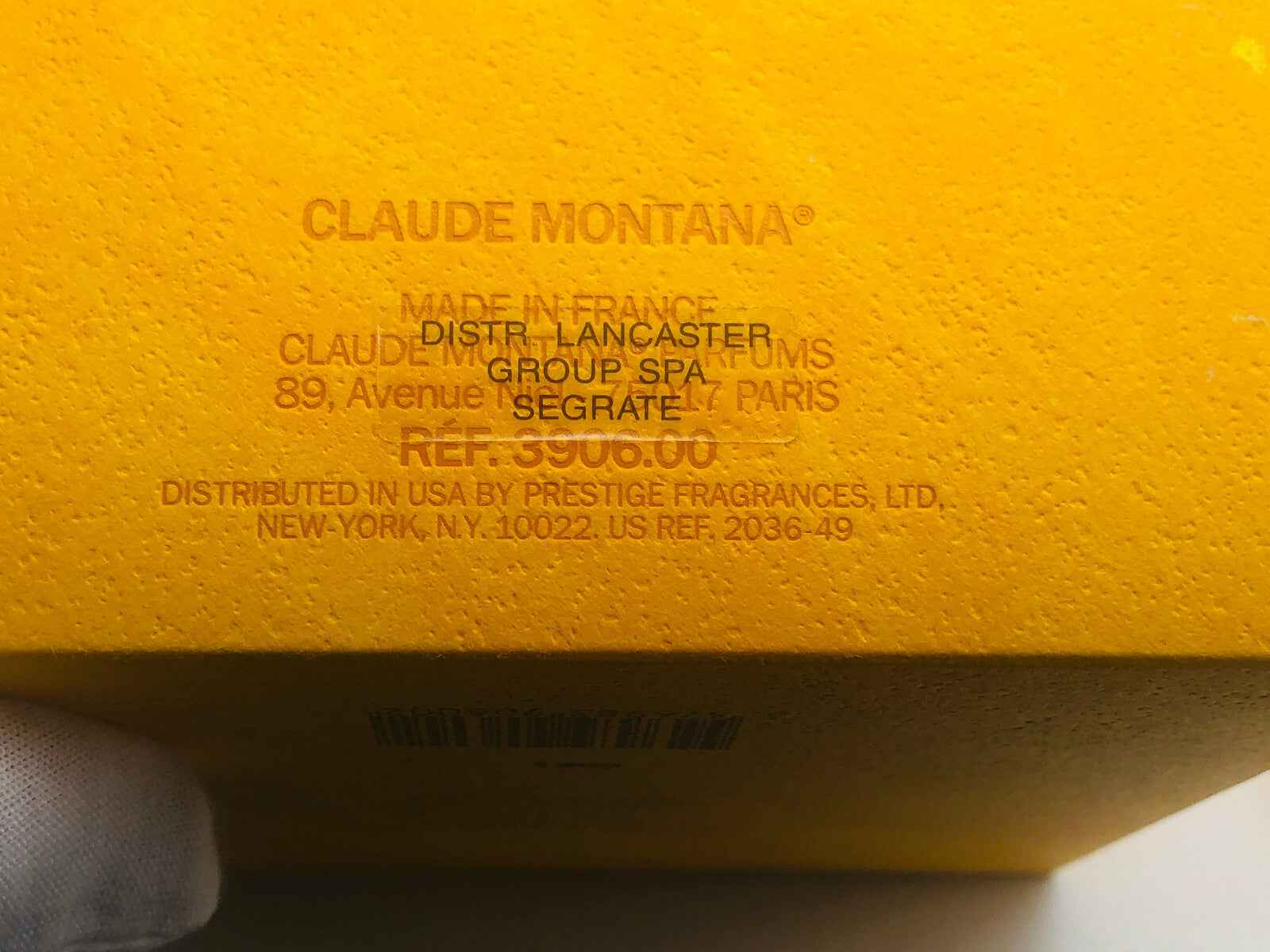 Scatola di profumo vintage Montana con dettagli di produzione e prezzo in evidenza