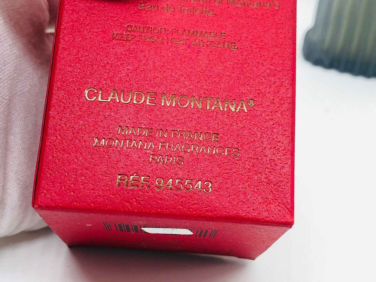 Scatola di profumo vintage MONTANA con dettagli dorati e informazioni sul prodotto