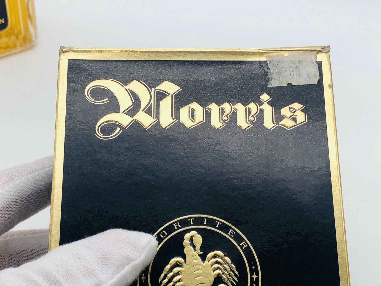 Scatola vintage di profumo Morris Uomo Vintage con dettagli dorati e logo elegante