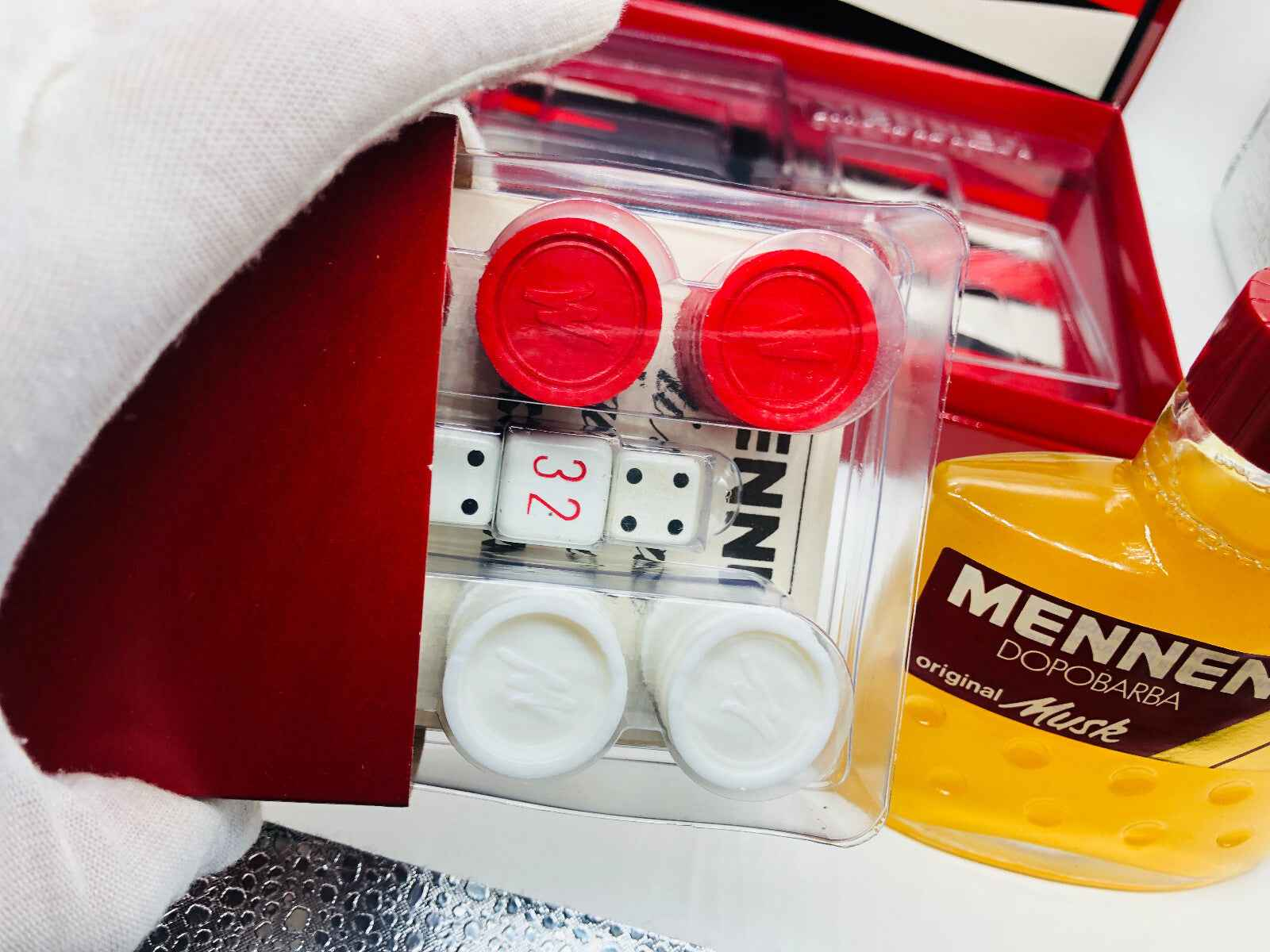 Set di profumo vintage Musk Mennen con bottiglia gialla e accessori per la cura personale