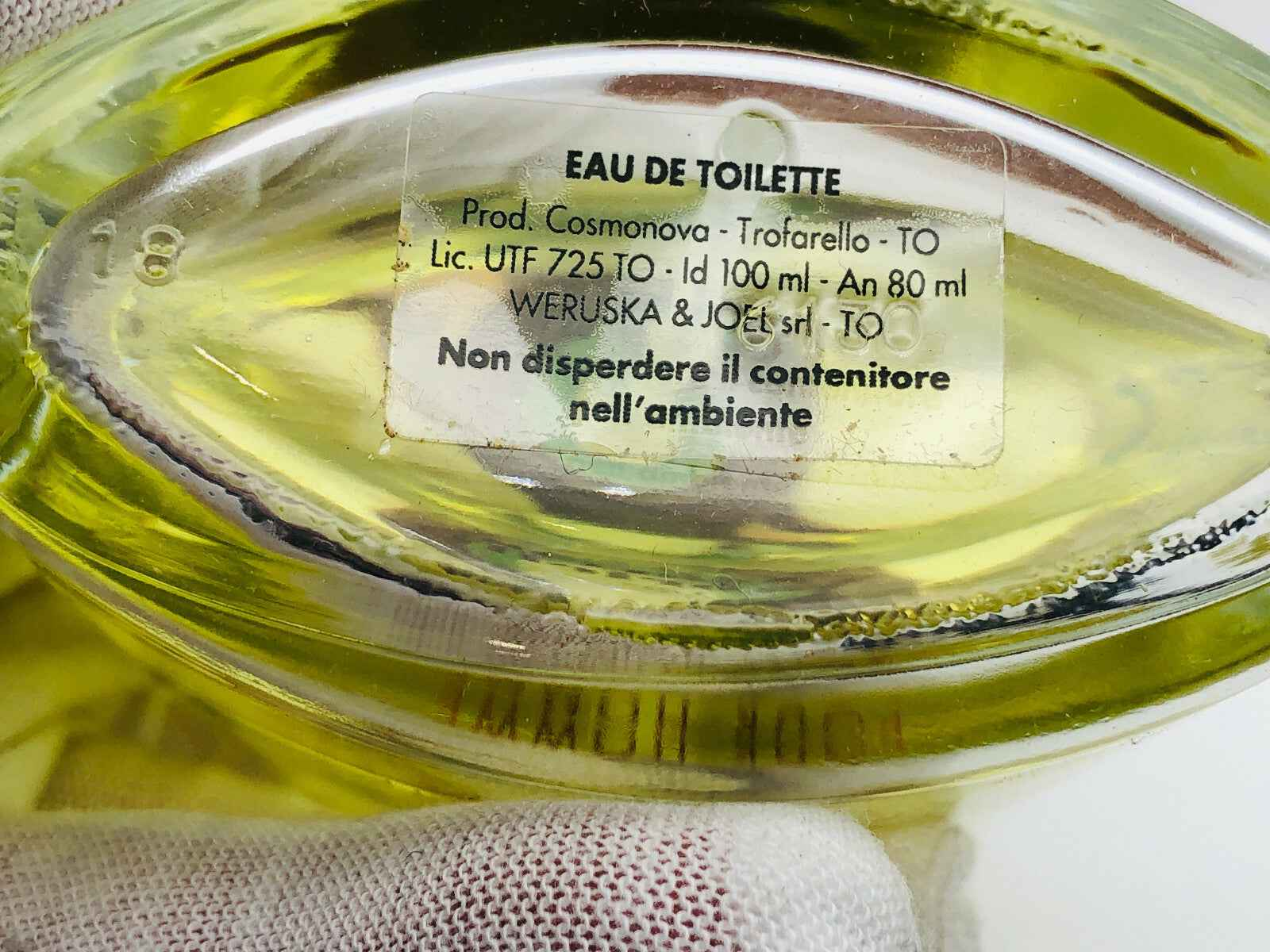 Flacone di profumo Vintage Nazareno Gabrielli da 100 ml con etichetta chiara e design elegante