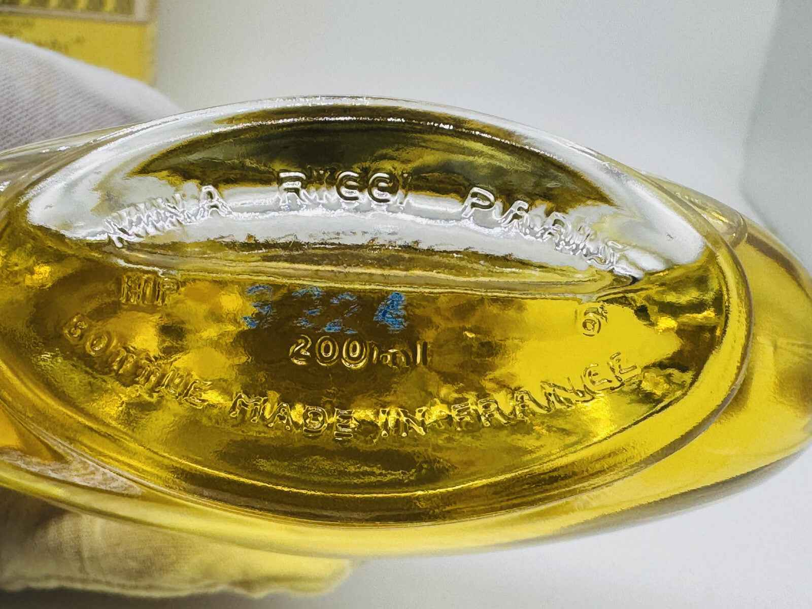 Flacone di Nina Ricci L'Air Du Temps Vintage da 200 ml con etichetta in rilievo