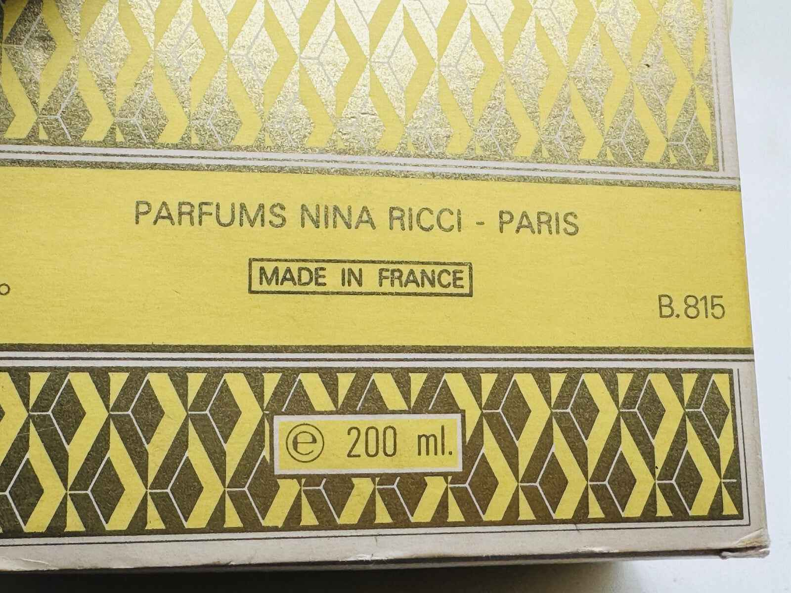 Nina Ricci L'Air Du Temps Vintage profumo da 200 ml in bottiglia con design elegante e dettagli dorati