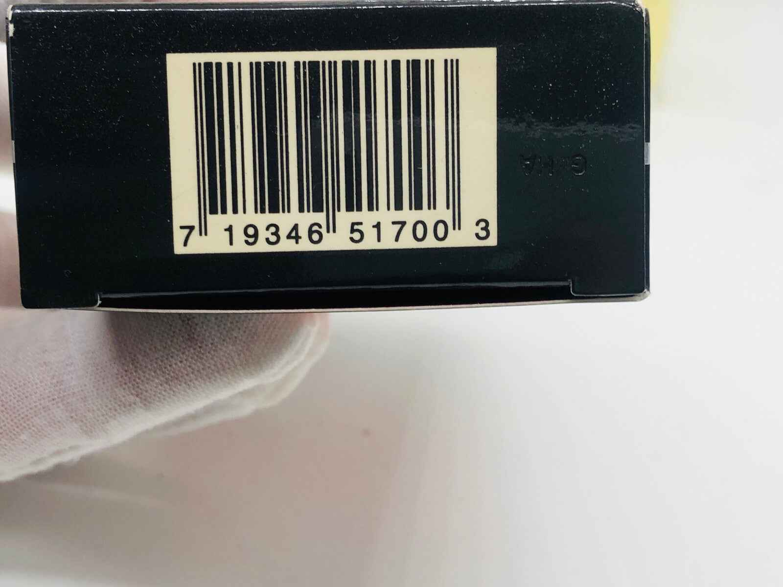 Scatola di Profumo Nino Cerruti Pour Homme con codice a barre visibile sul fondo