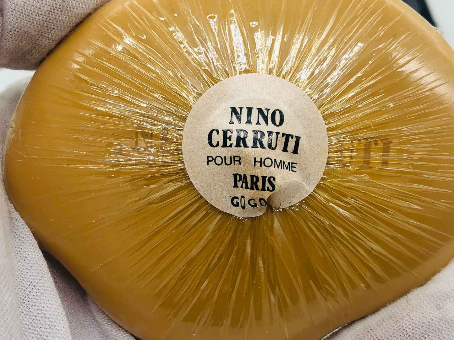 Sapone Nino Cerruti Uomo Vintage per il corpo con profumo raffinato e packaging elegante