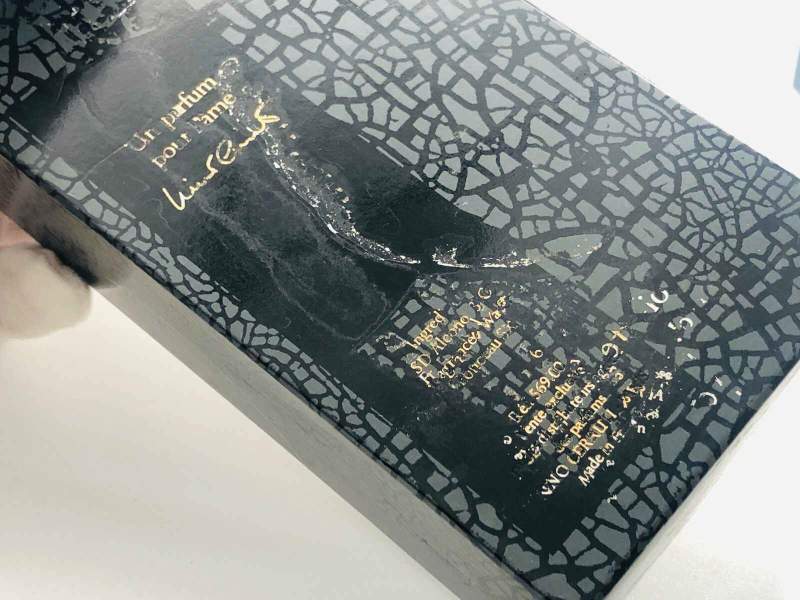 Scatola di profumo Nino Cerruti Vintage con design elegante e dettagli dorati